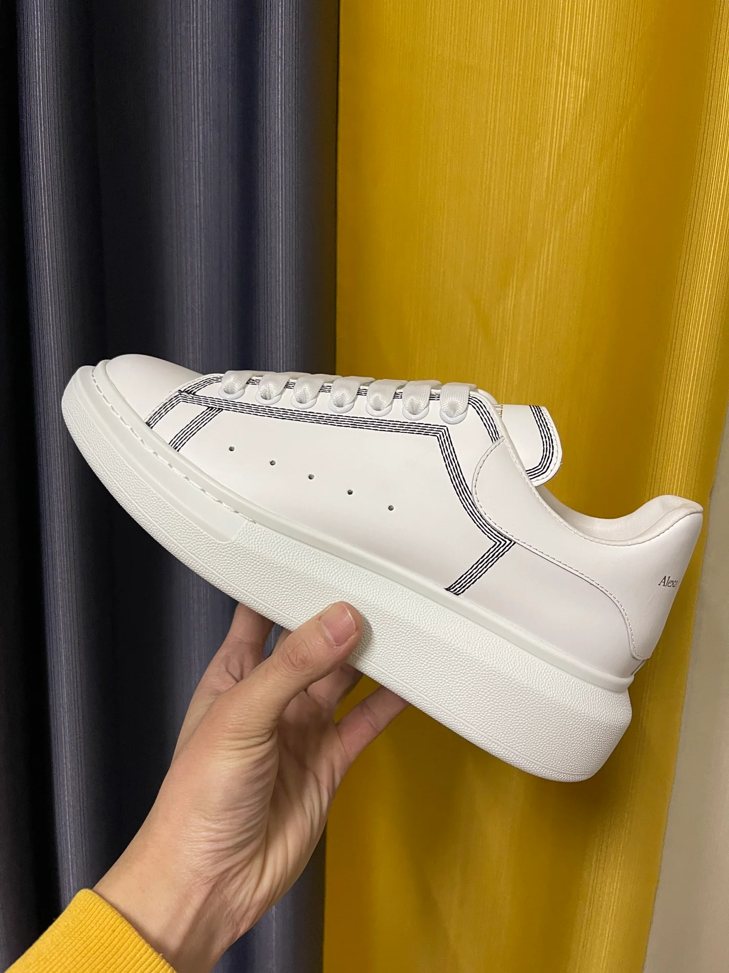 Классические белые кроссовки McQueen - унисекс - полностью белая кожа - черные полоски - премиум-издание