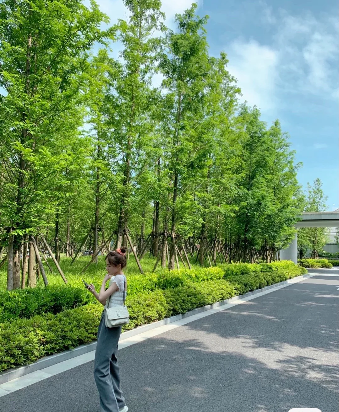 YSL - Маленькая модель Niki - Белая кожа, обработанная маслом, с белой пряжкой - D-образное кольцо