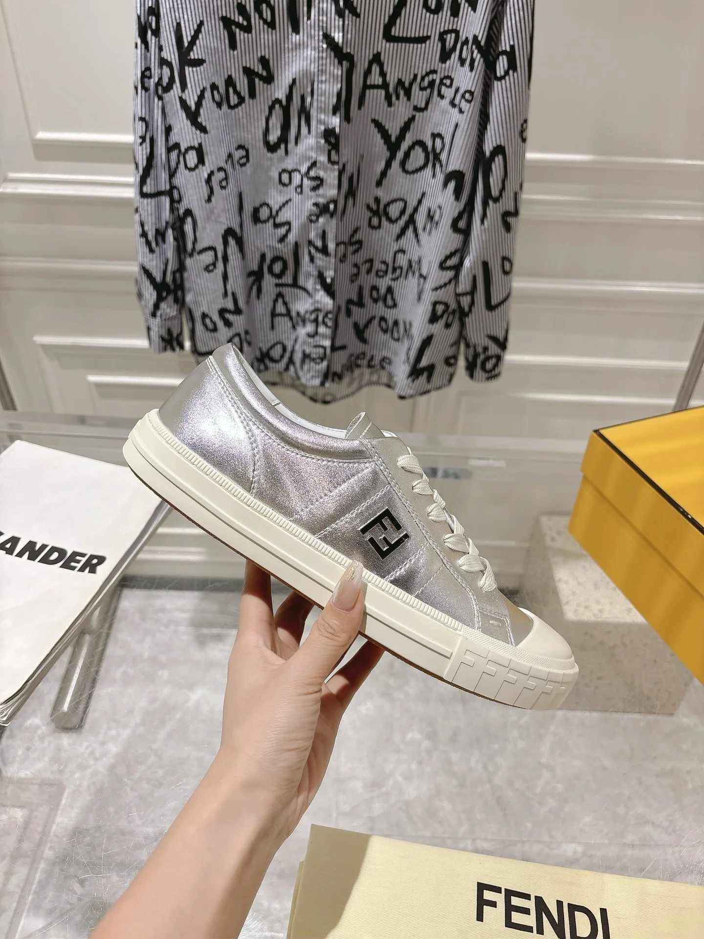 Повседневные туфли Fendi 2024 - серебристые