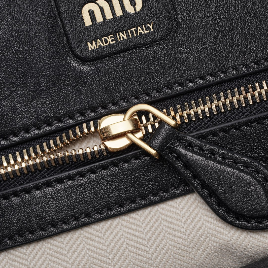 Сумка Miu Miu Aventure из кожи наппа - Черная - Маленькая