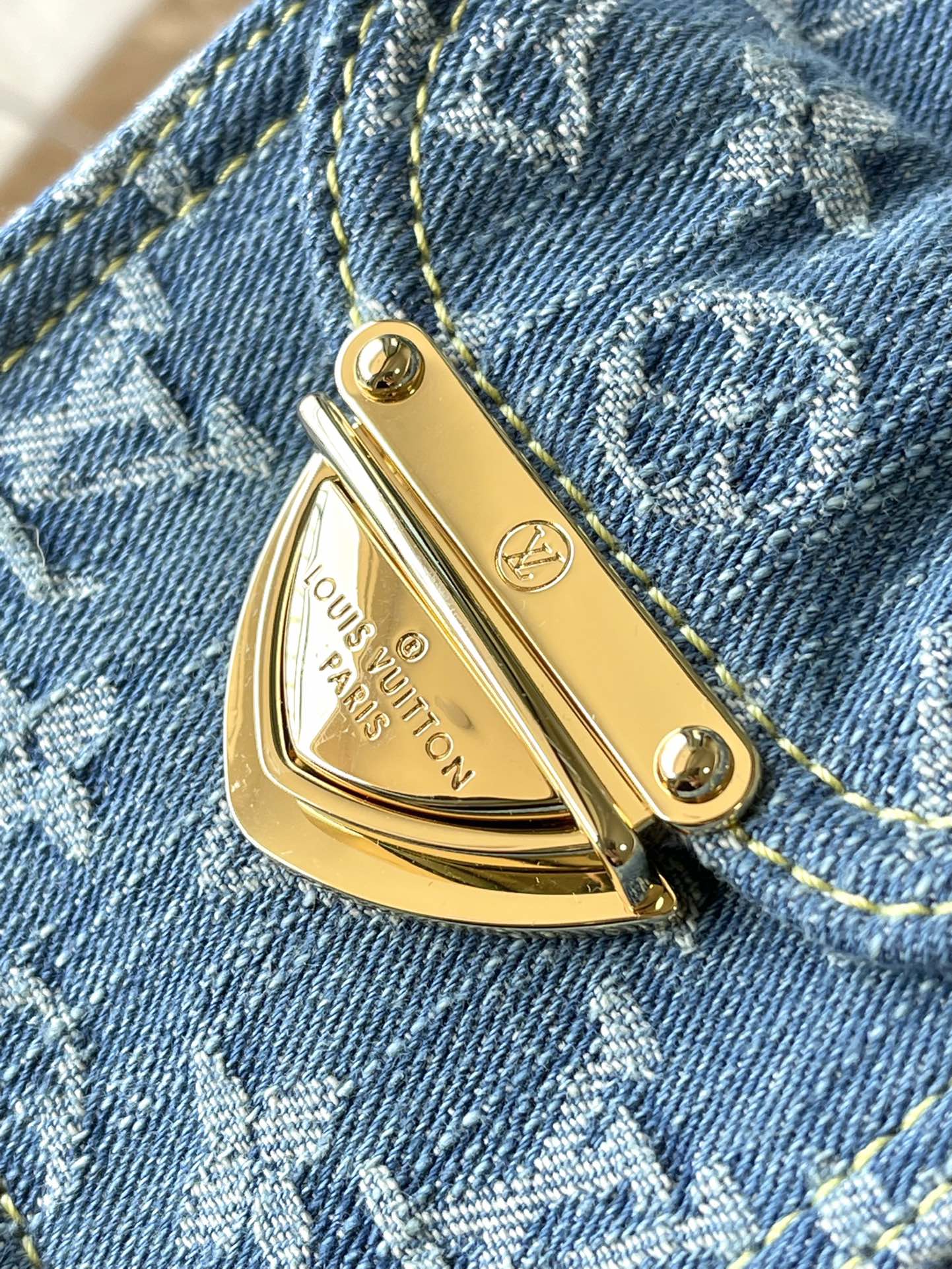 m82948-LV-fairfax-pochette-denim-crossbody bag