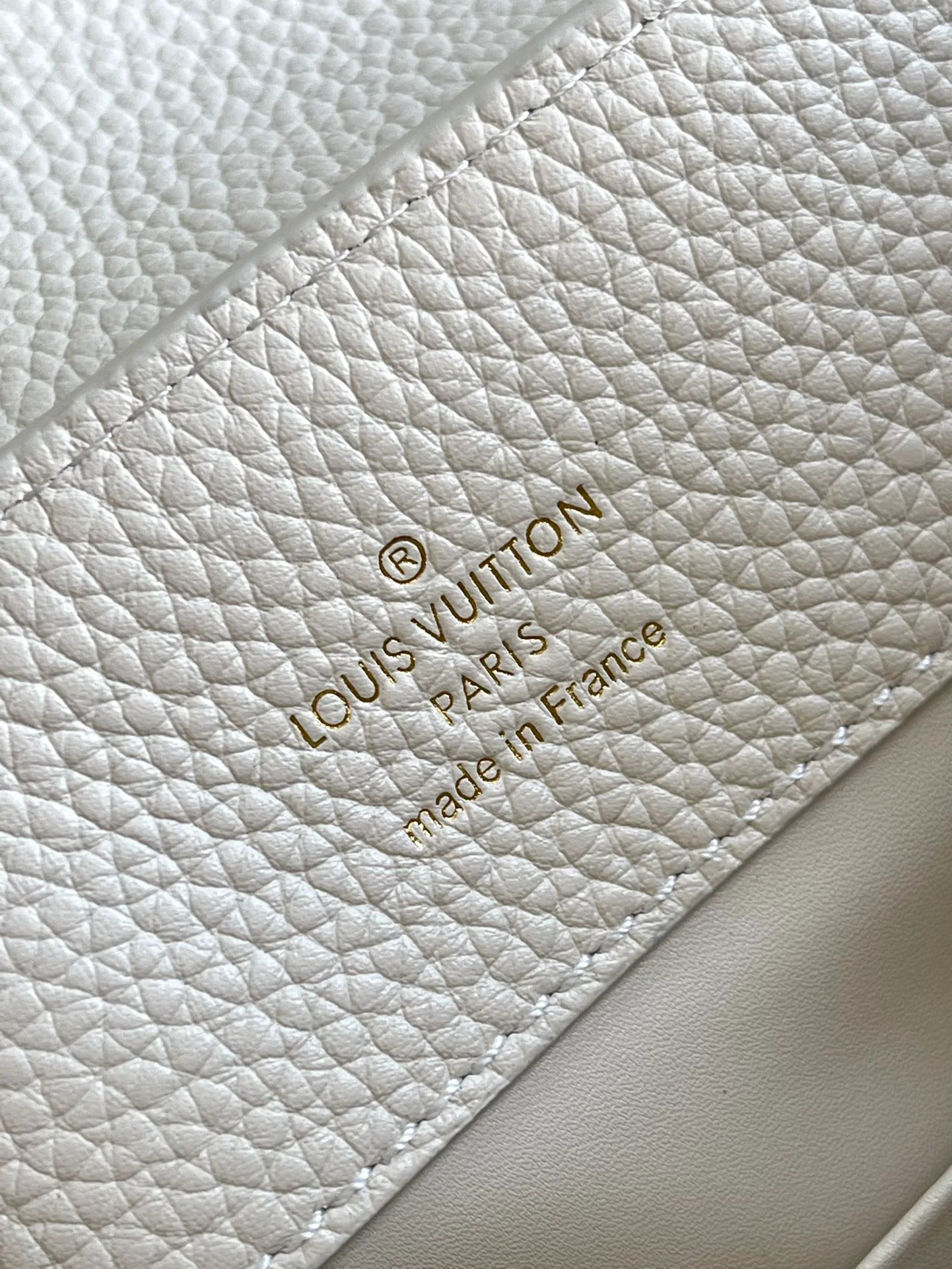 LV-m12751-capucines-medium handbag-white