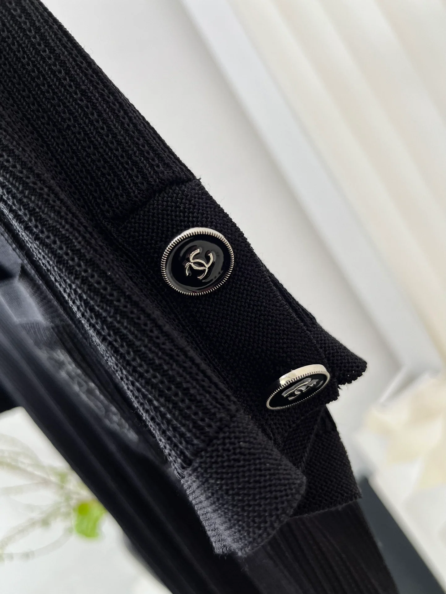 Chanel 2403 - Вязаный свитер с карманом и изображением четырехлистного клевера