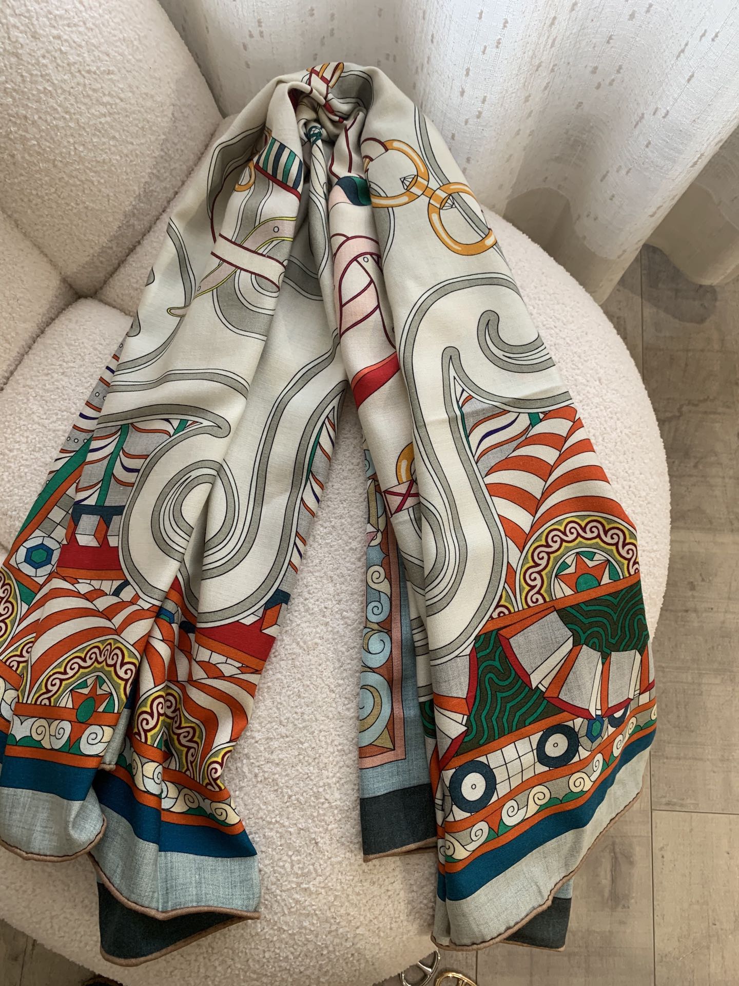 Шелковый шарф Hermes 140 см - 1 шт.