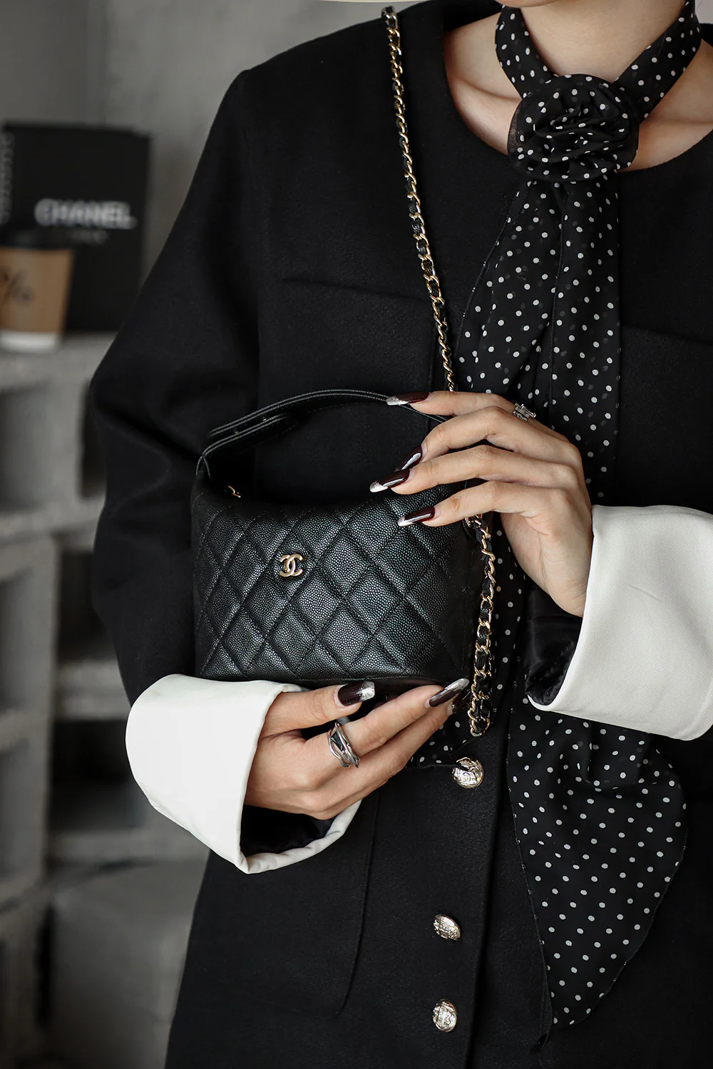 Chanel 25c - Средняя длина, телячья кожа - Сумка для ланча - Черная с золотой фурнитурой