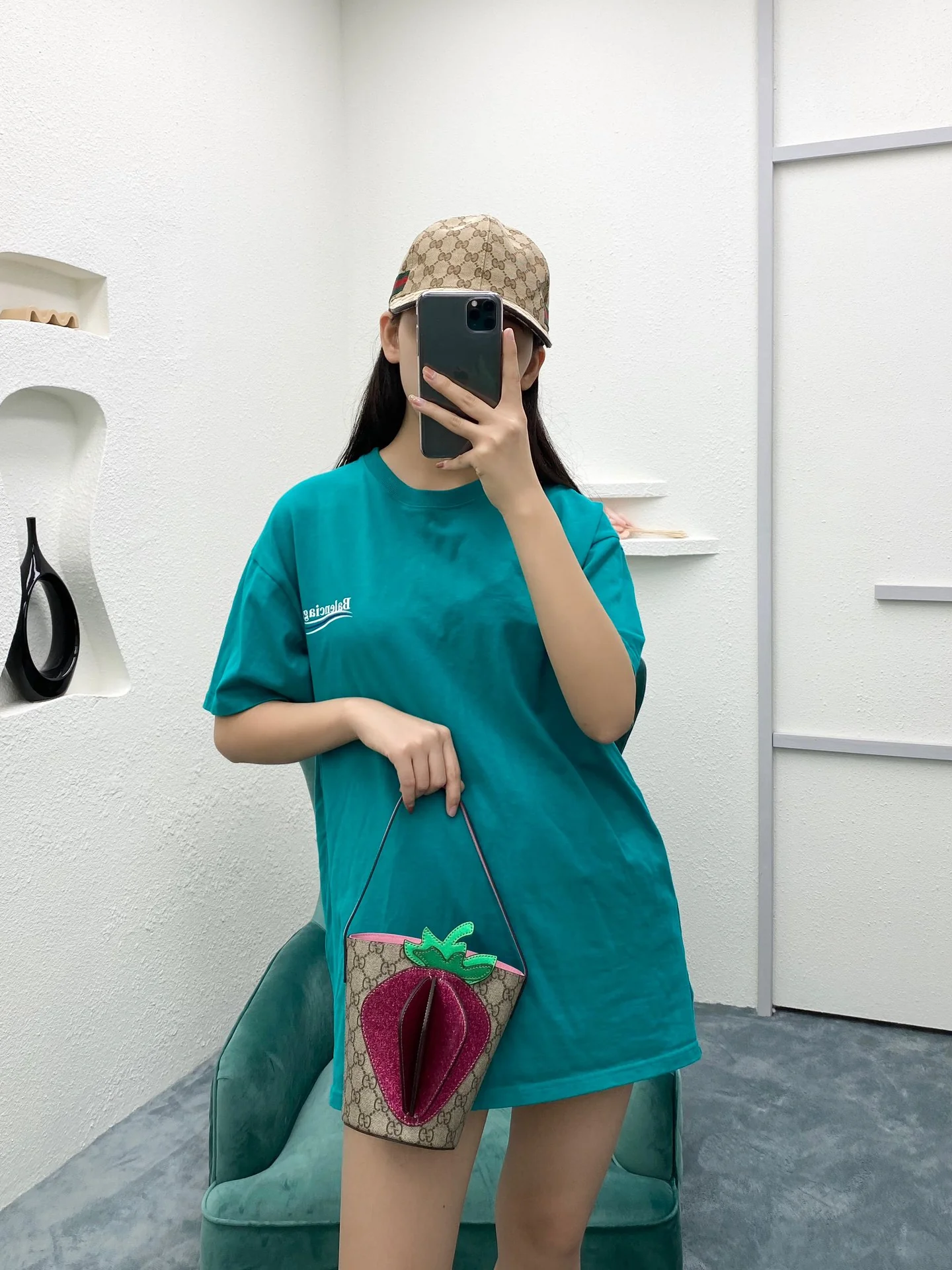 Gucci-夏季草莓水桶包