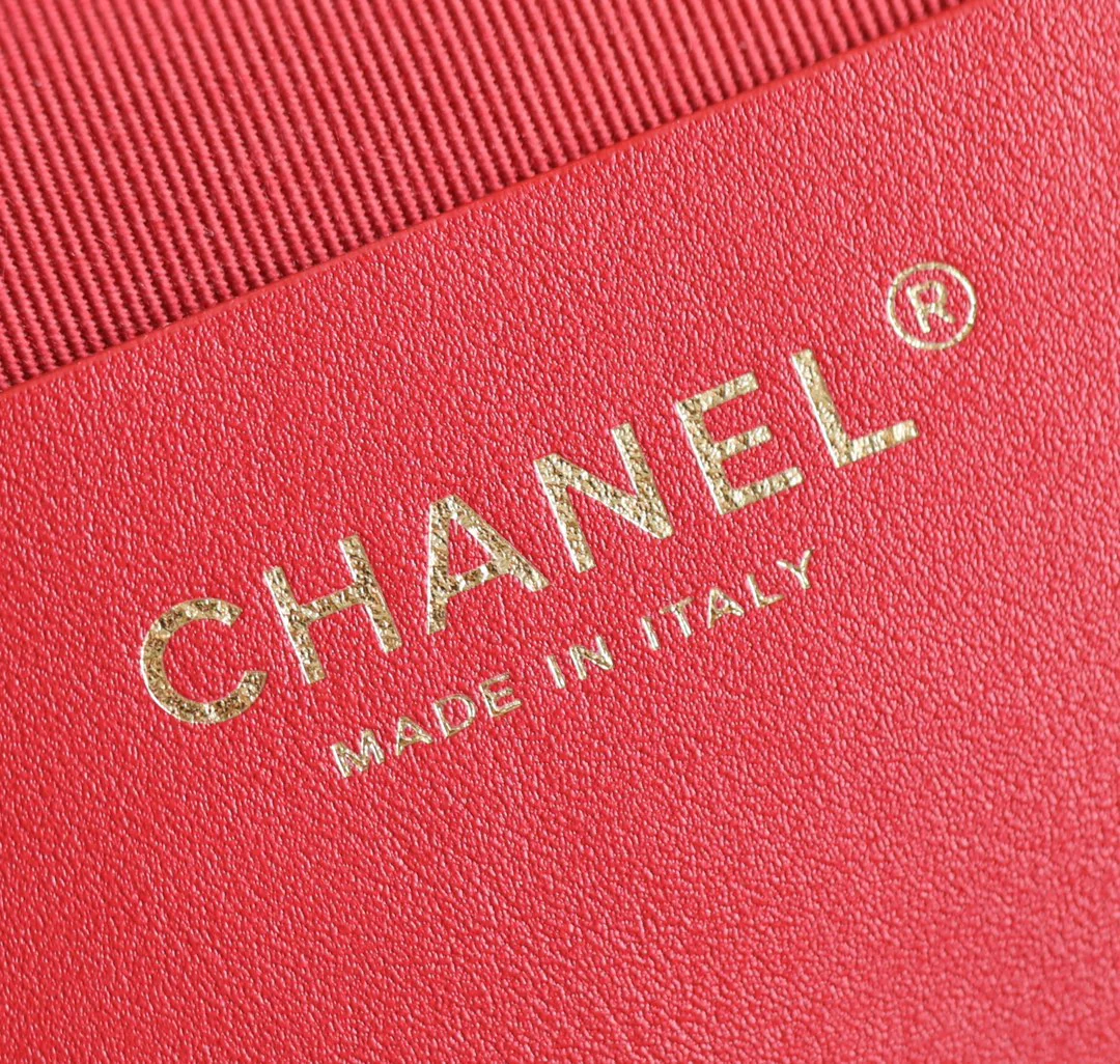 Сумка-хобо Chanel-Plover в красную клетку, полумесяц