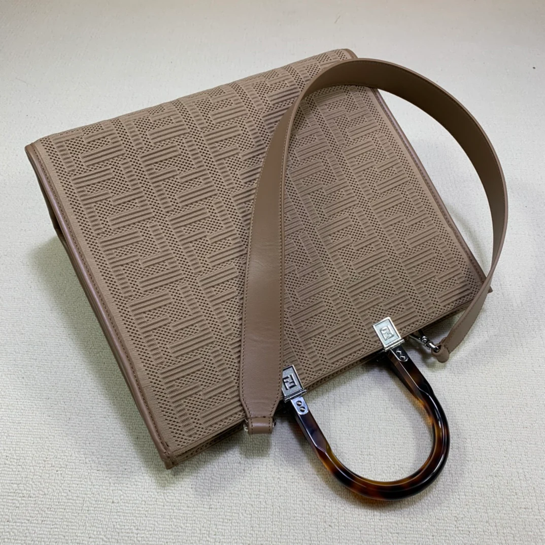 Сумка-тоут Fendi Sunshine Medium Apricot из сетчатой ??ткани