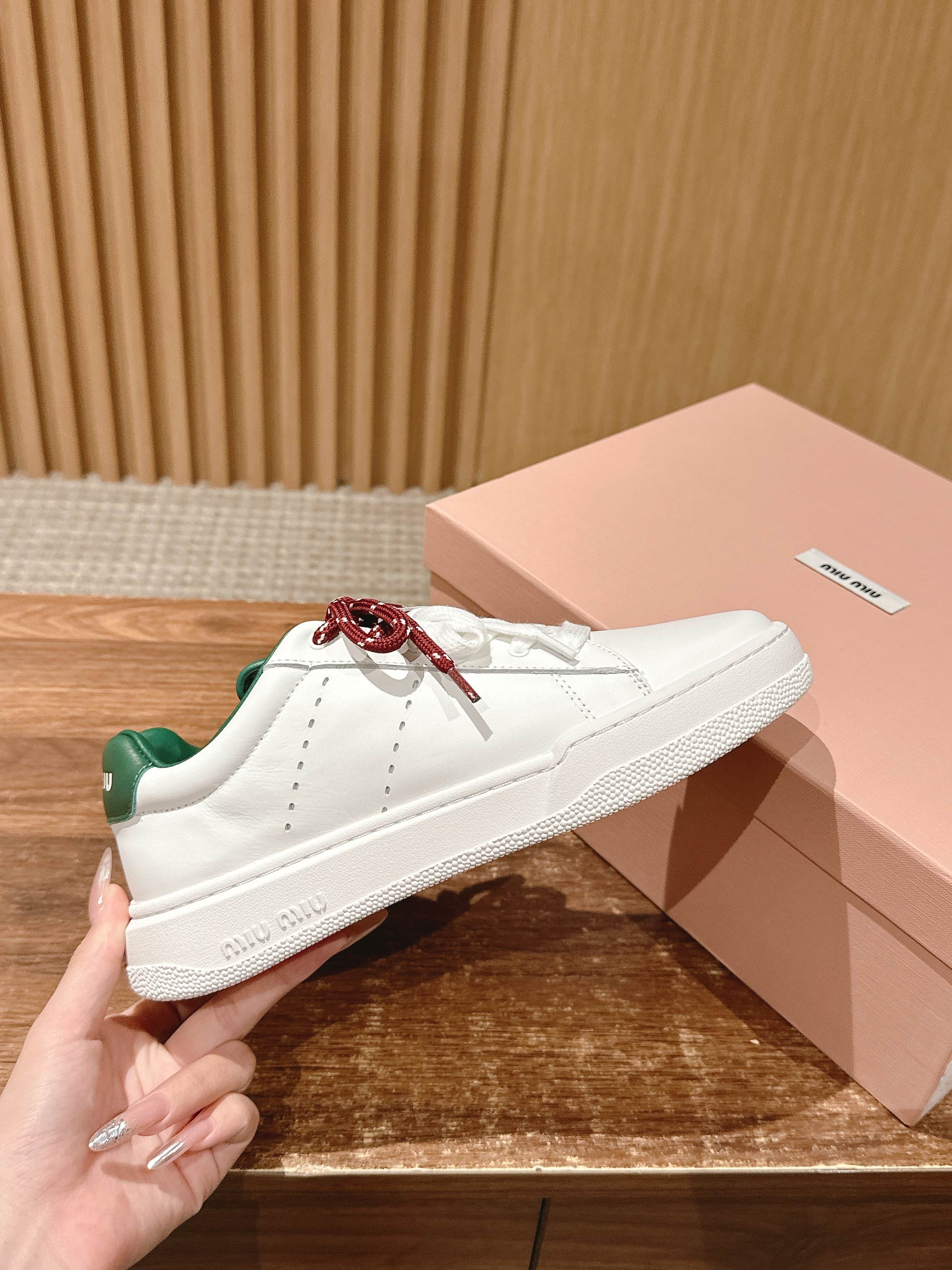 Повседневные кроссовки Miu Miu на шнуровке - красные