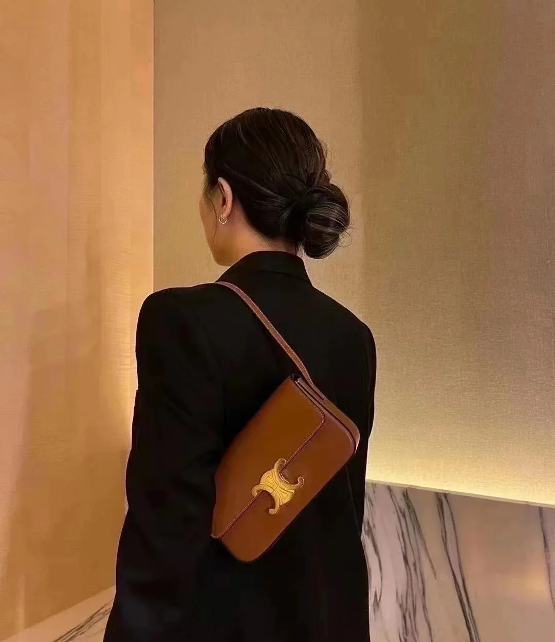 Сумка через плечо Celine Triomphe из коровьей кожи - коричневая