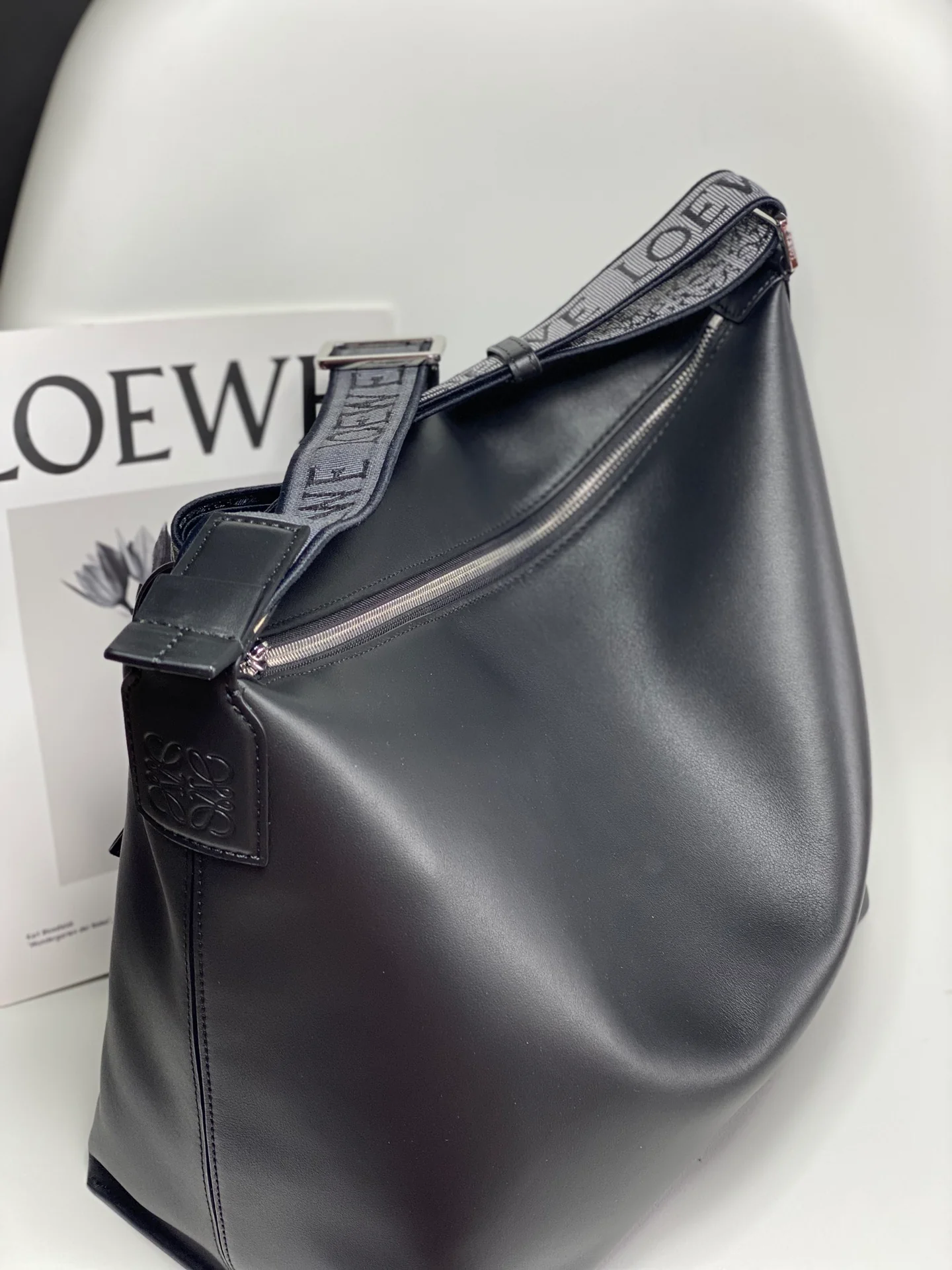 Мужская сумка через плечо Loewe Cubi 2022 года