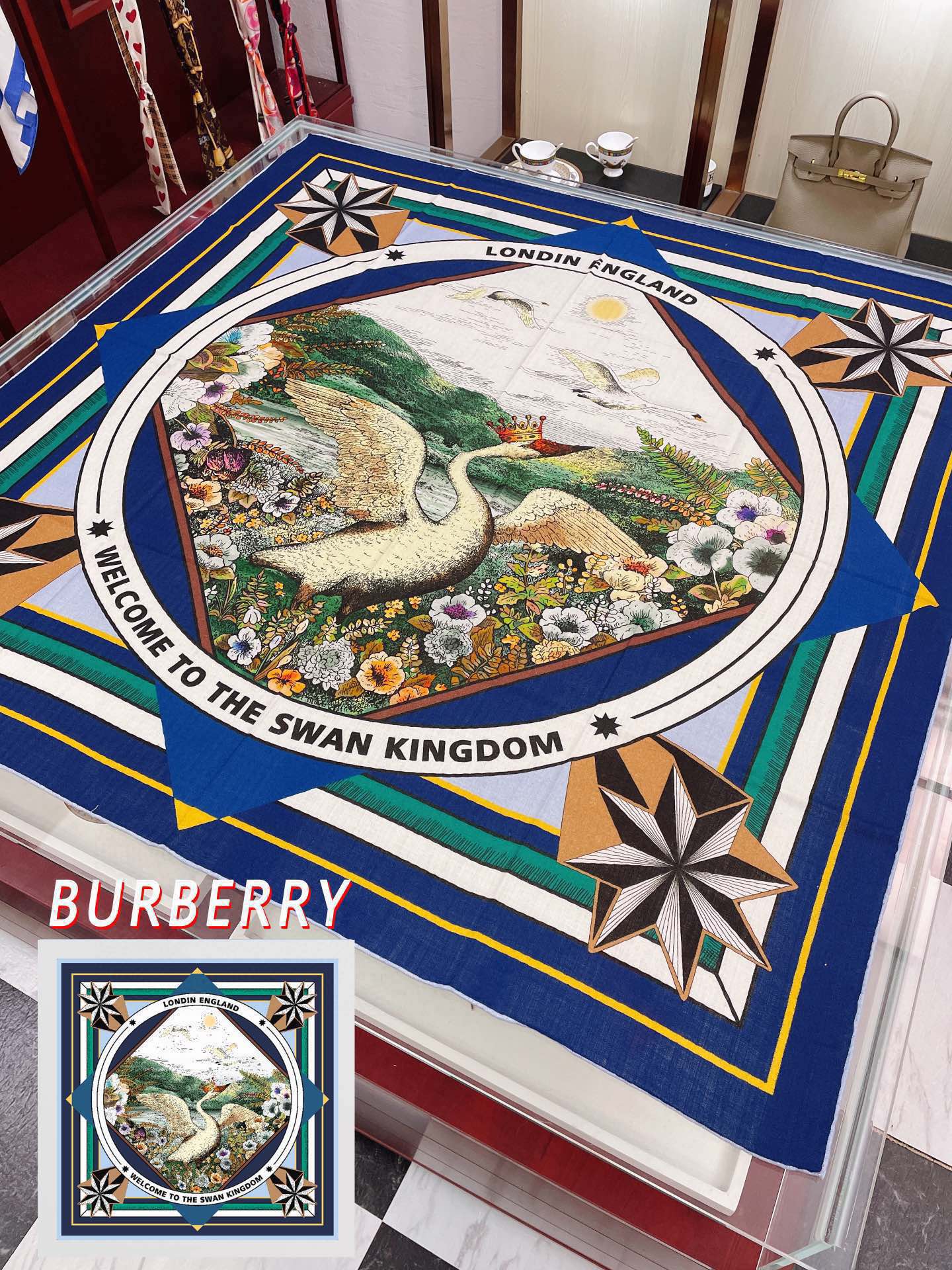 Бархатная шаль Burberry Artisan, 140 см, 70% кашемир, 30% шелк.