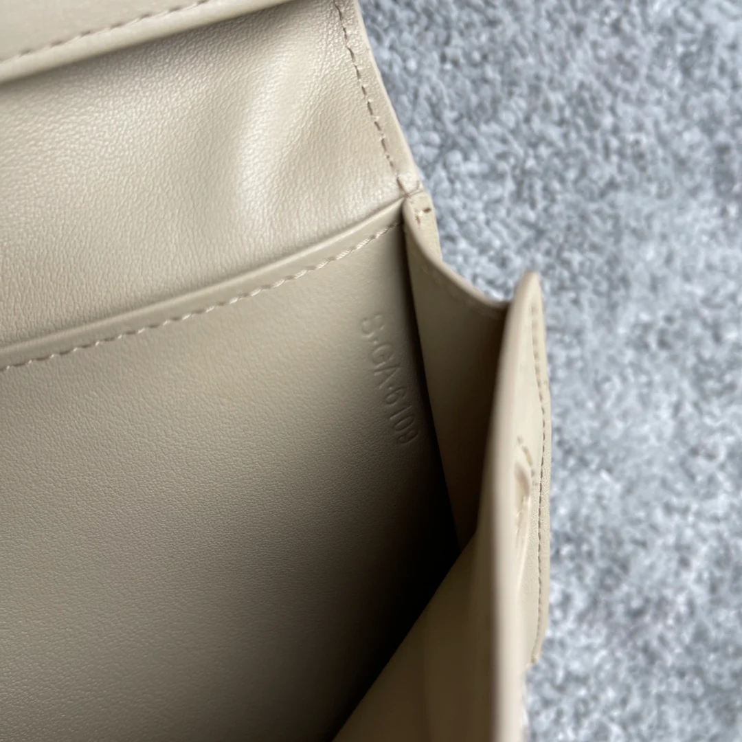 Длинный кошелек Celine - Кошелек с ремешком из крупнозернистой телячьей кожи - 5