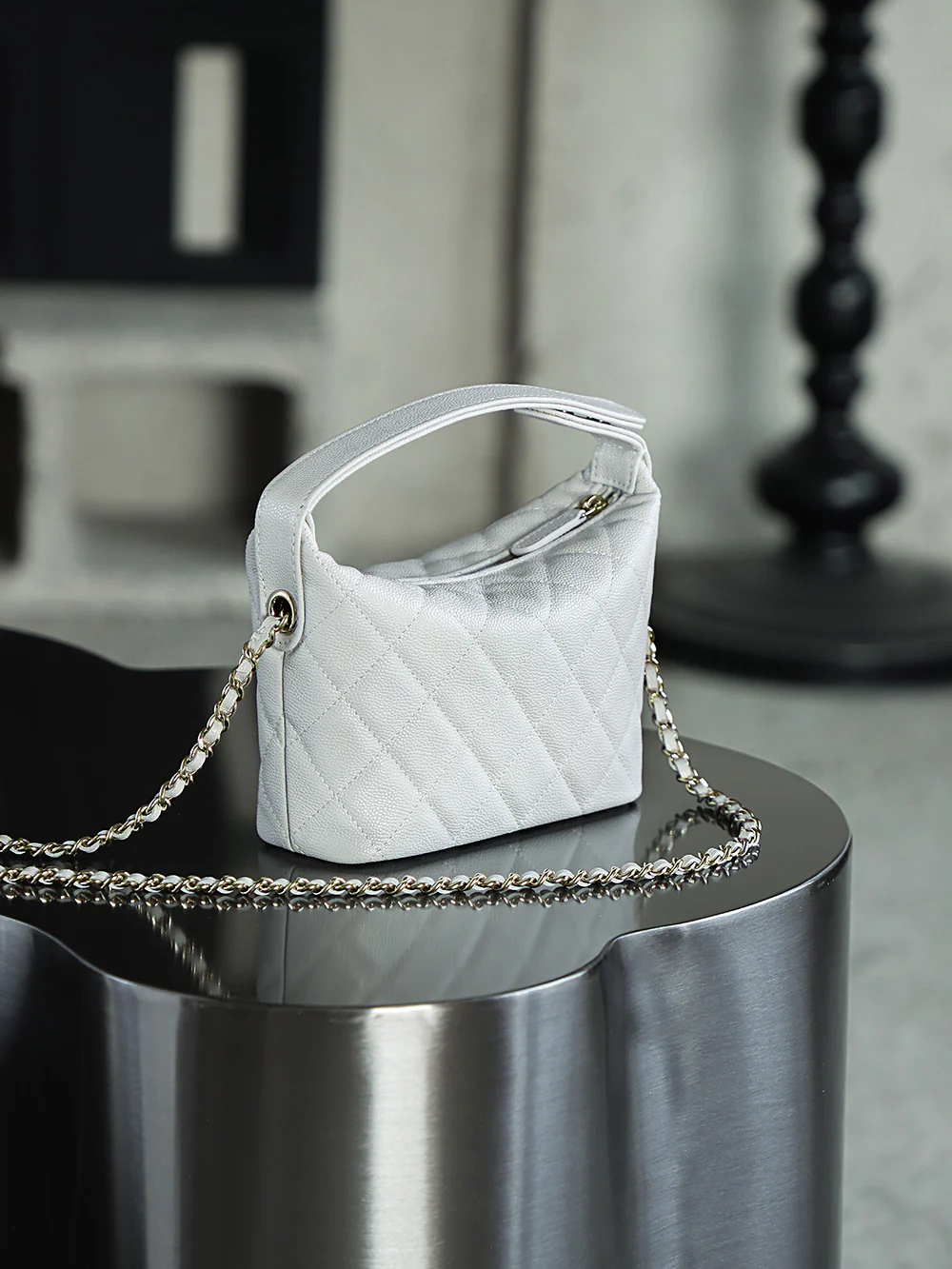 Chanel 25c - Средняя длина, телячья кожа - Сумка для ланча - Белая с золотой фурнитурой