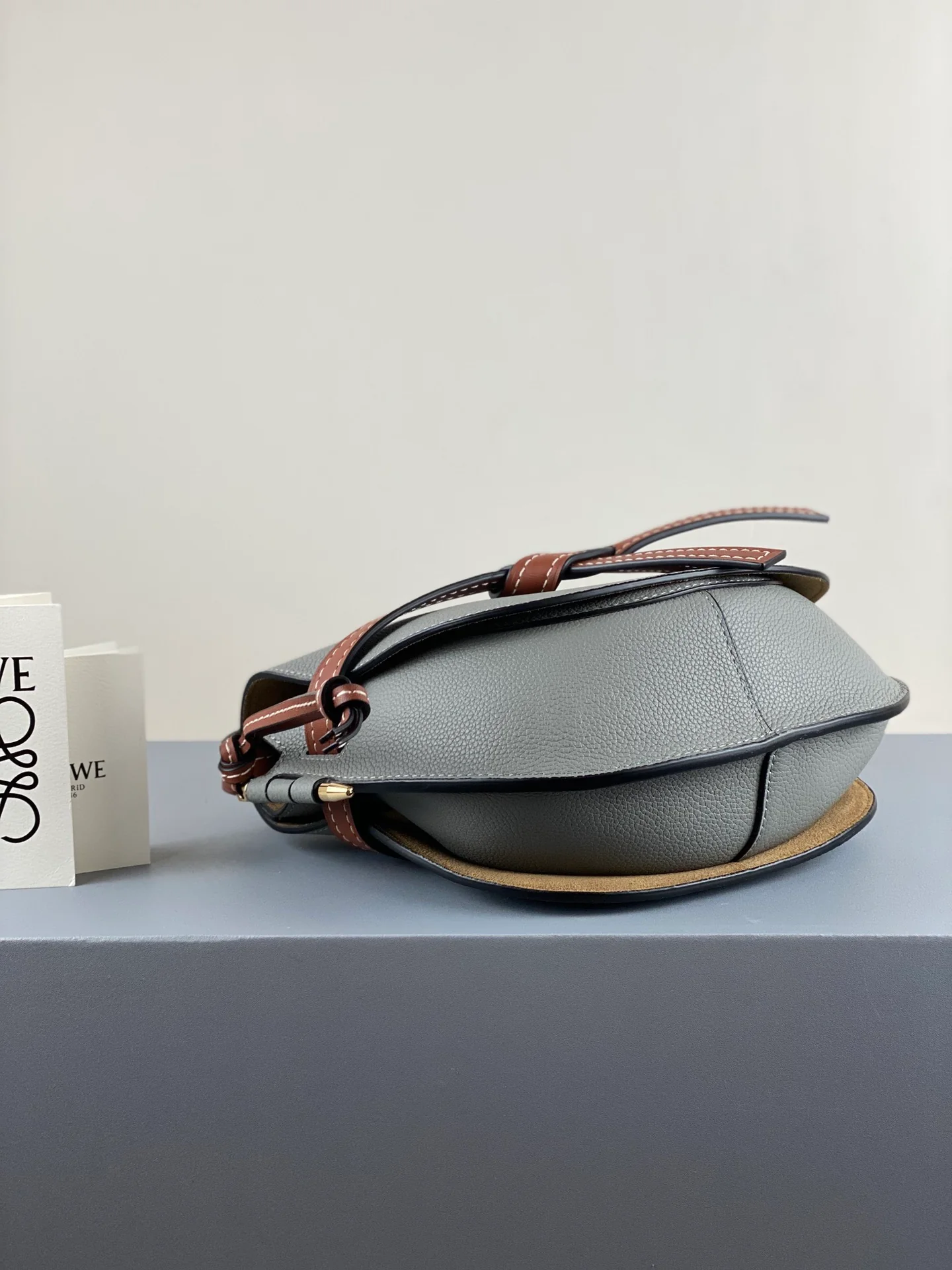 Loewe-gate-small-20x19x11-5-cm-9