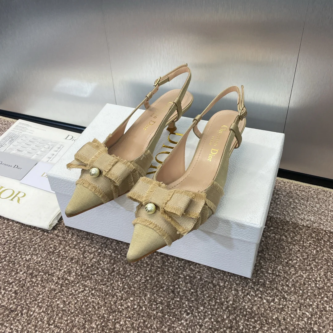 Туфли Dior 2024 на высоком каблуке 3 см с острым носком - кофейного цвета.