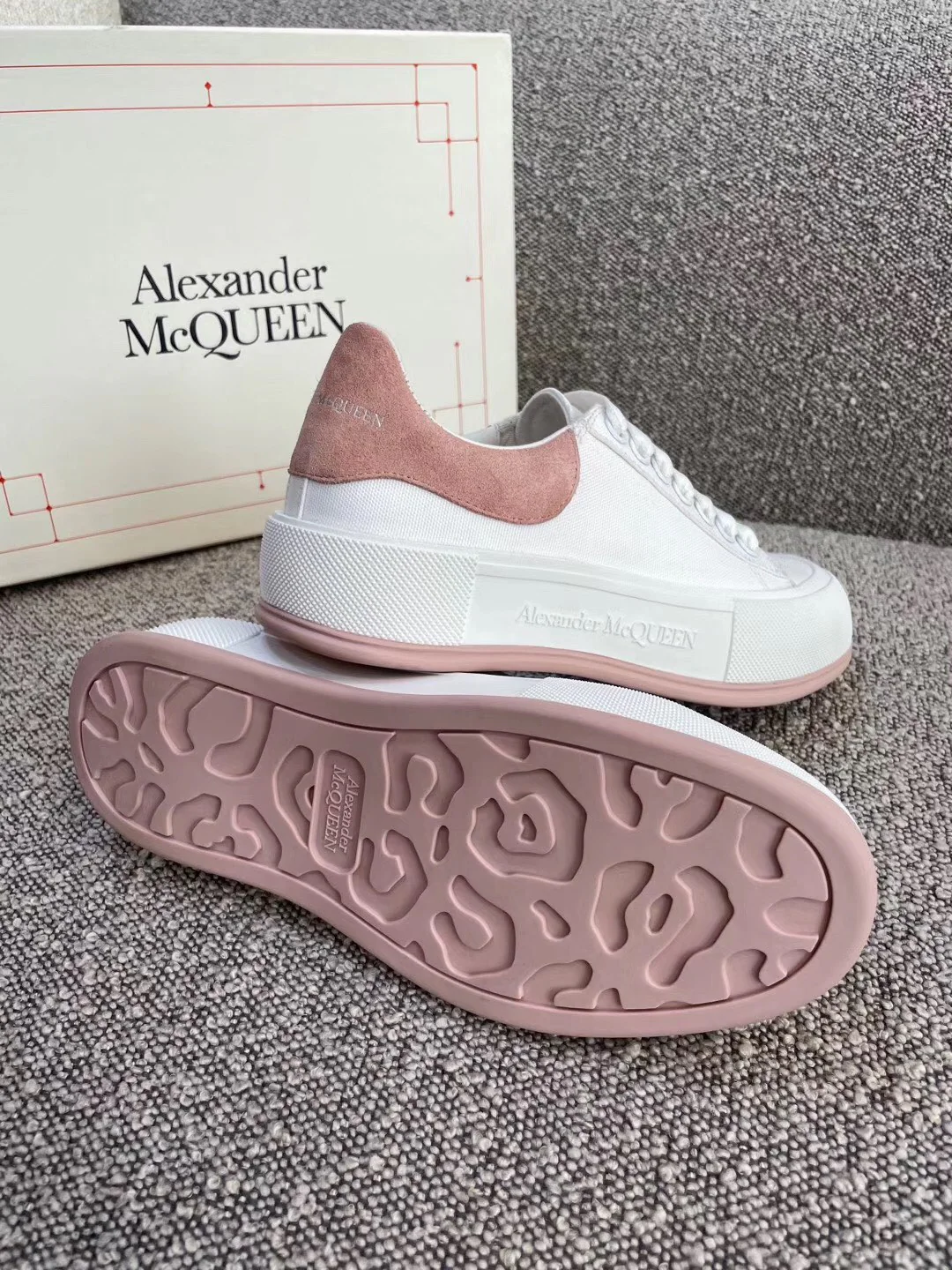 Низкие парусиновые кеды McQueen - белые.