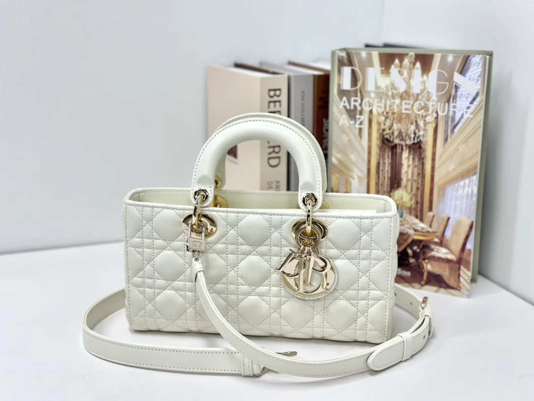 Dior Lady D'Joy, белая овечья кожа, средний размер