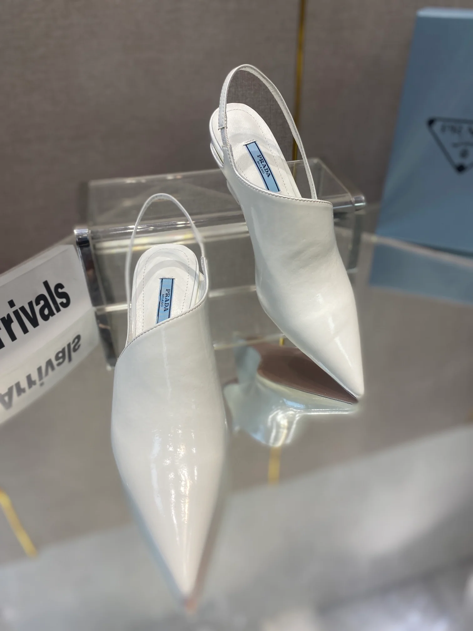 Туфли Prada - туфли Prada с острым носком на низком каблуке