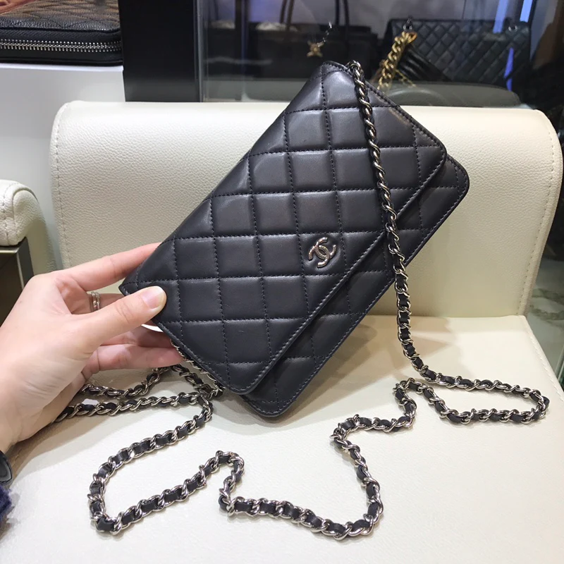 Chanel - Классические часы WOC - 19 см - Черная овечья кожа с серебристой фурнитурой