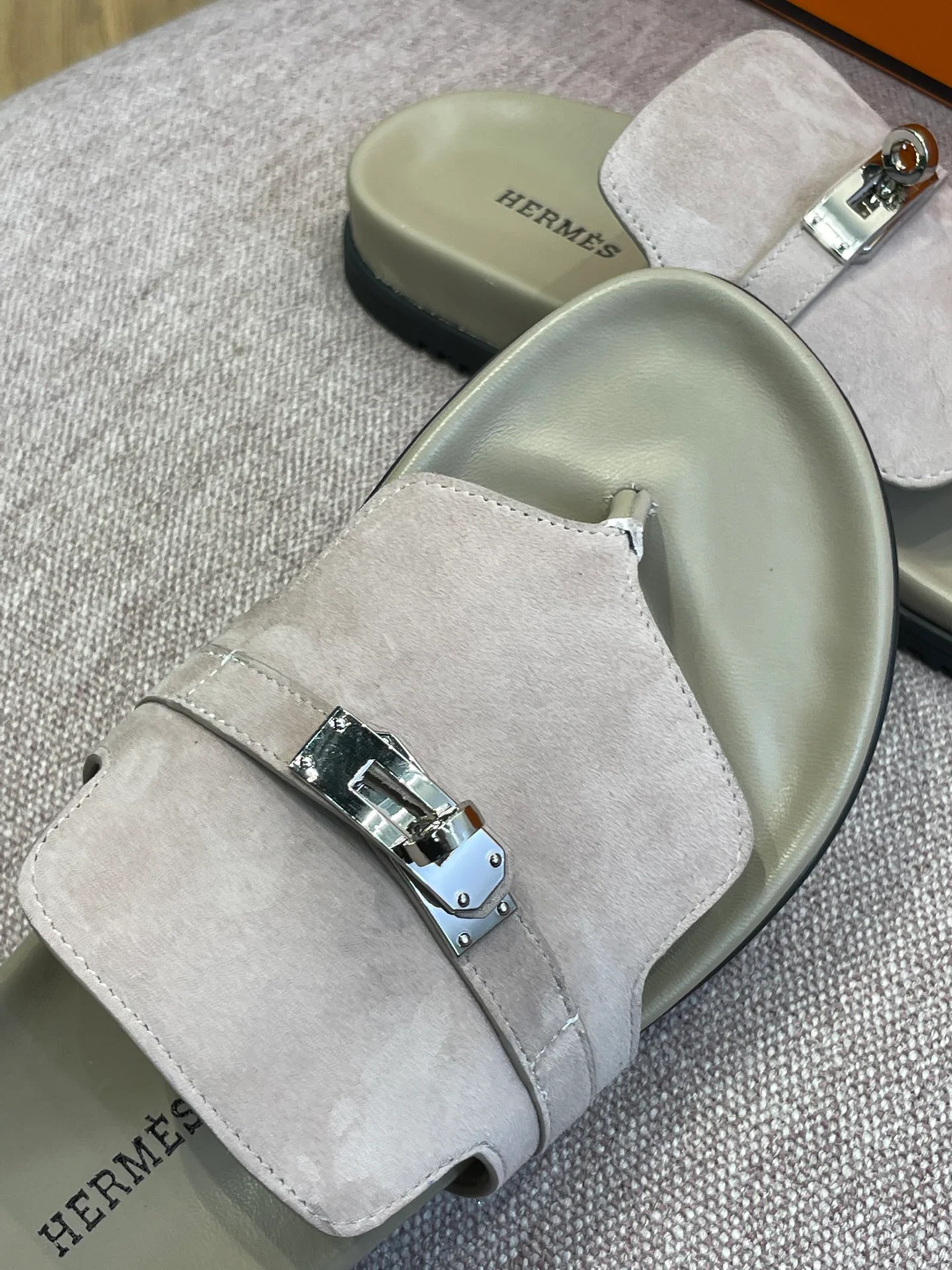 Сандалии-шлепанцы на платформе Hermes