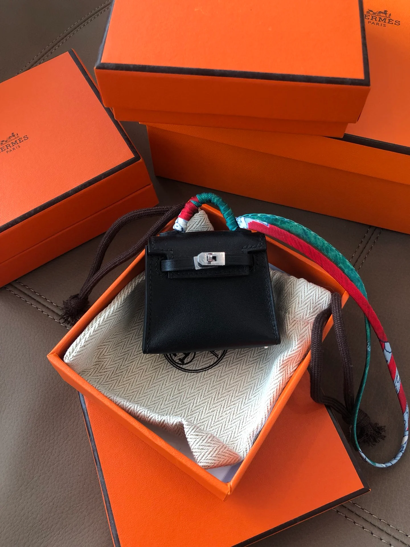 Брелок для сумки Hermes Kelly из таделактовой кожи