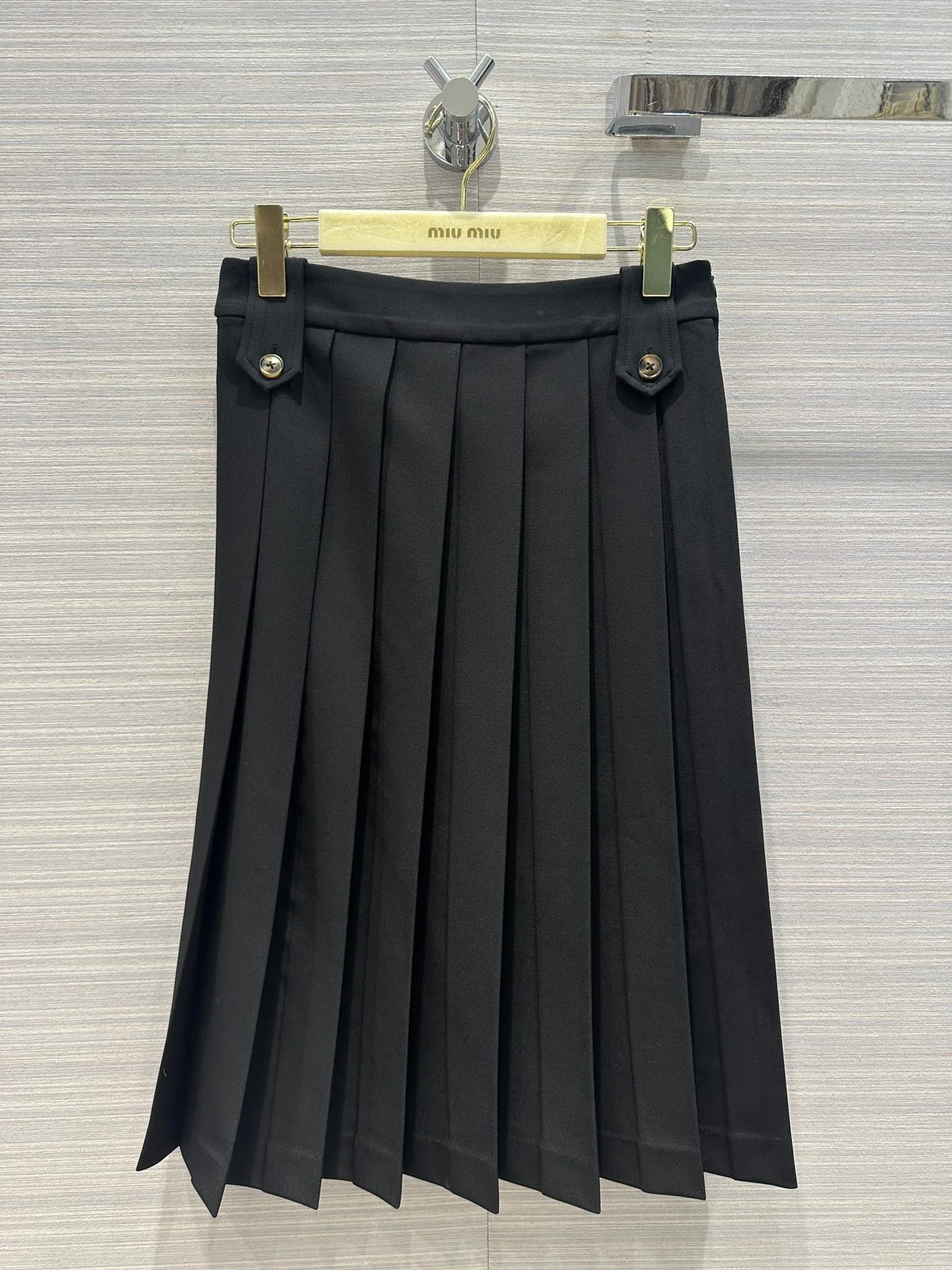 Miu Miu - 2404 - Плиссированная юбка миди в стиле ретро британского колледжа