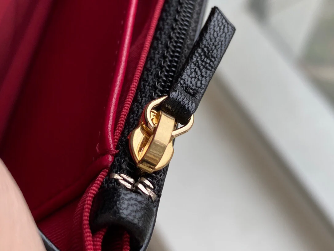 Chanel - Коллекция 19 WOC - Черный с золотой пряжкой