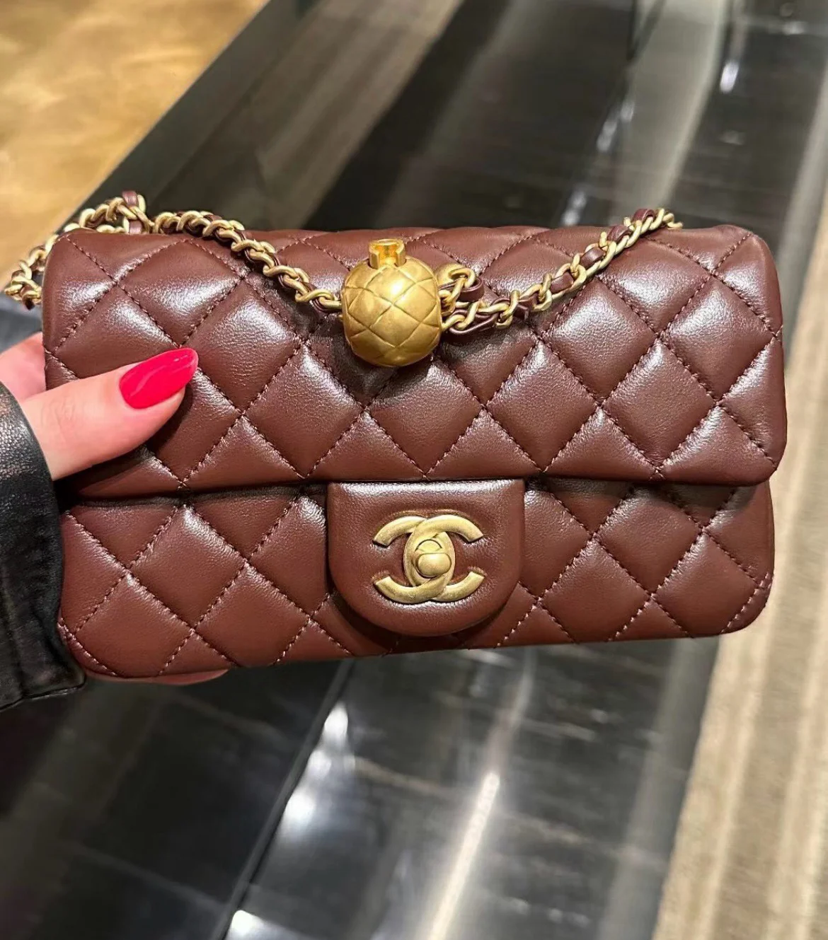 Мини-платье Chanel CF Gold Ball, бордовое.