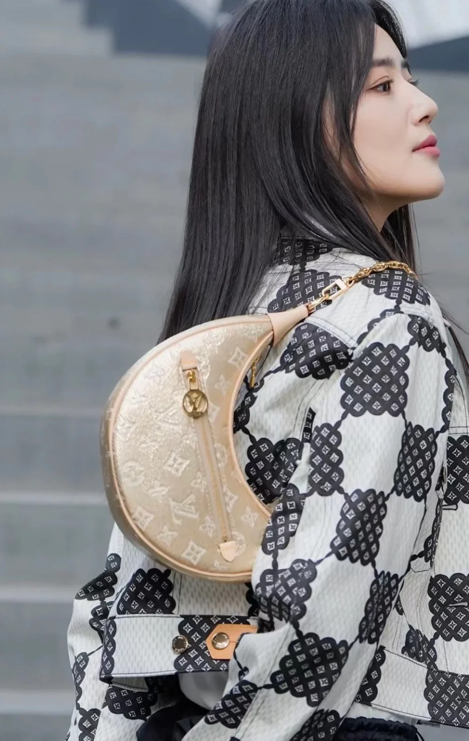 m22928-LV-loop baguette bag-gold-small