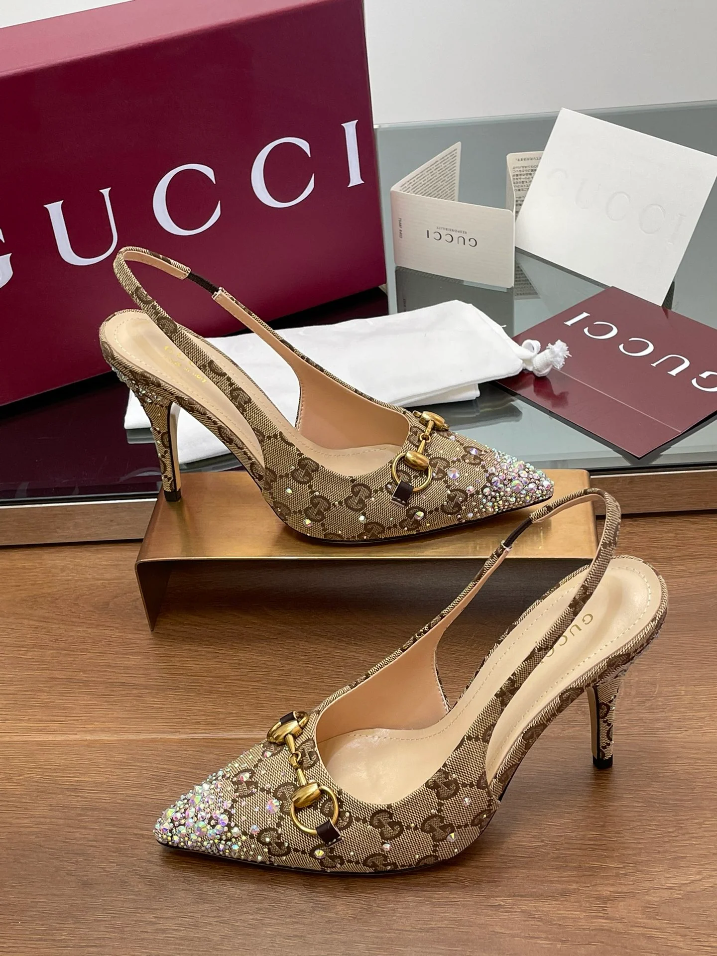 Босоножки Gucci 2025 с острым носком - коричневые