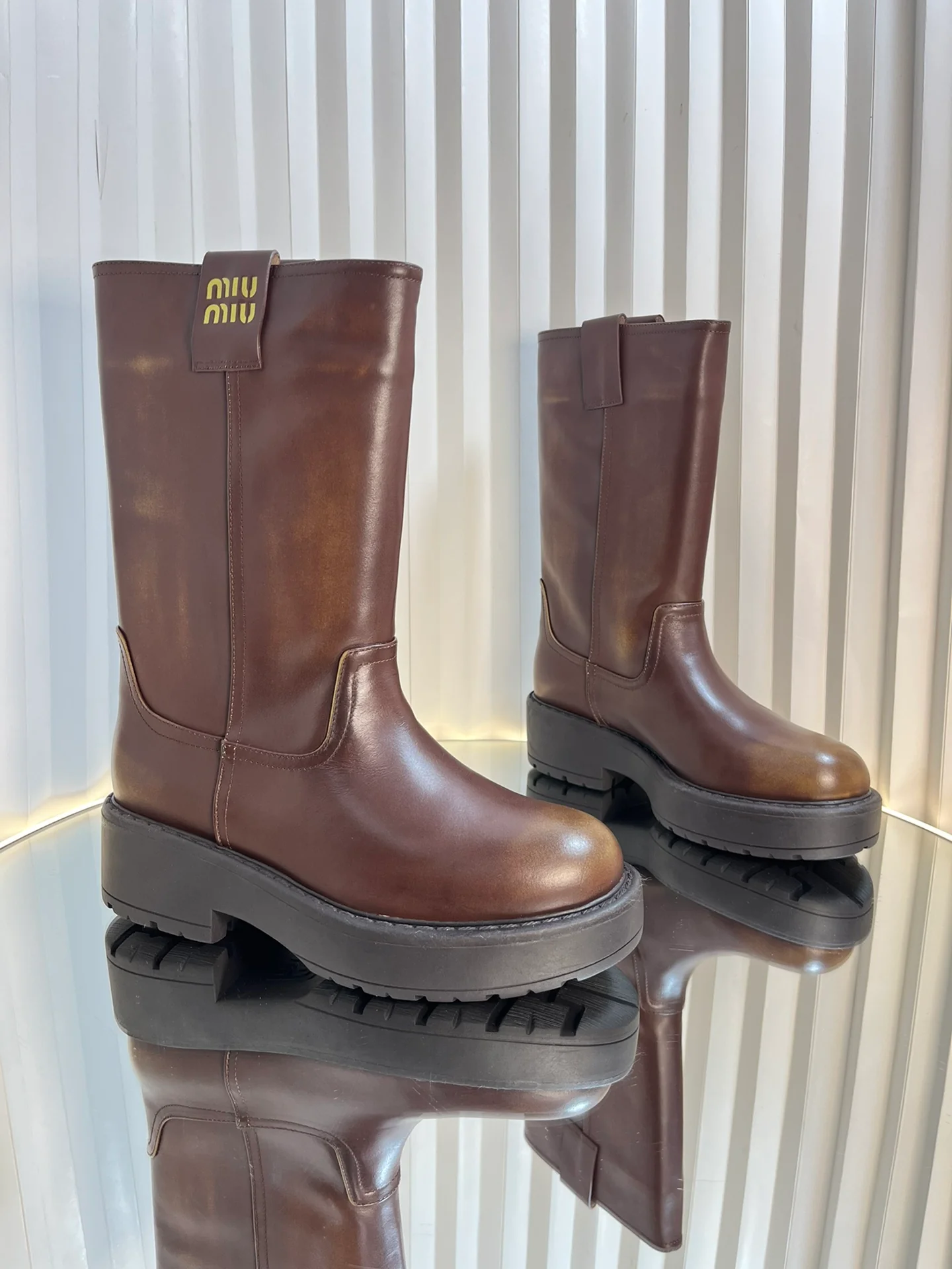 Длинные замшевые сапоги Miu Miu 2024 года - Кофейно-коричневый