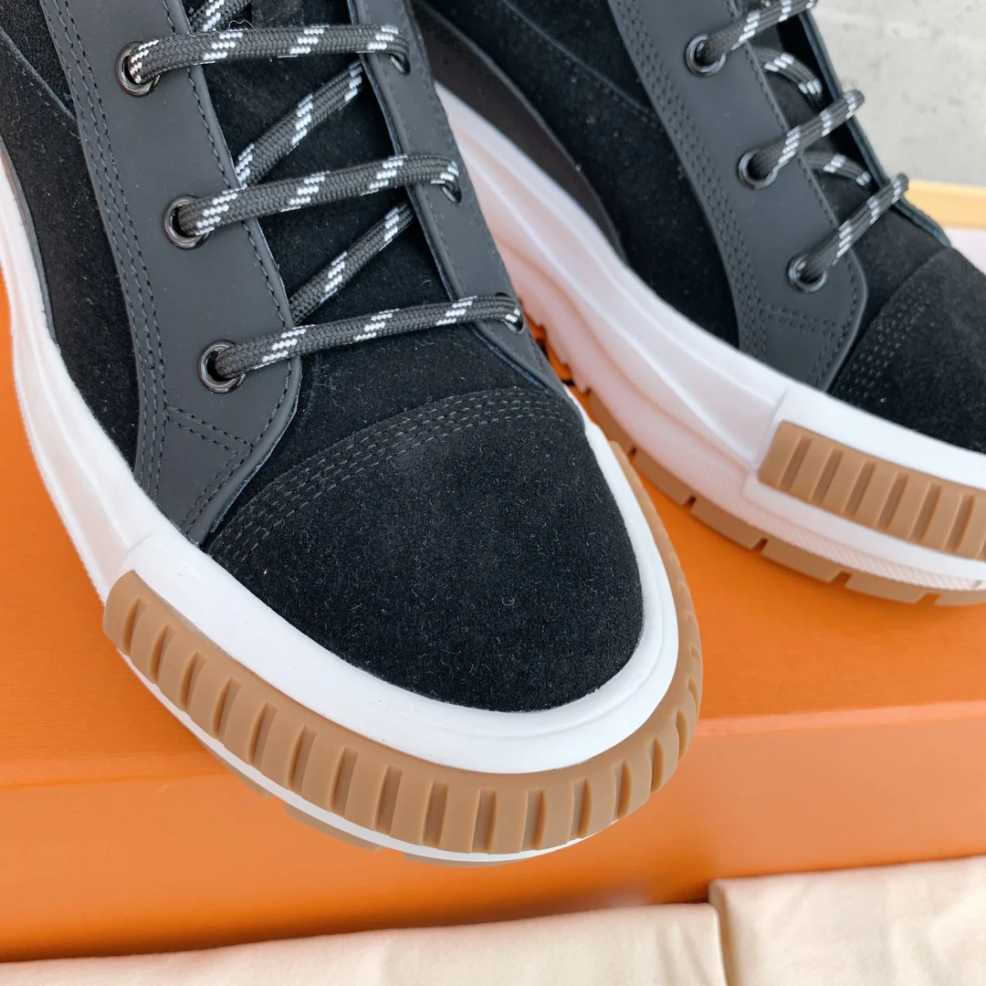 Шерстяные высокие кроссовки LV