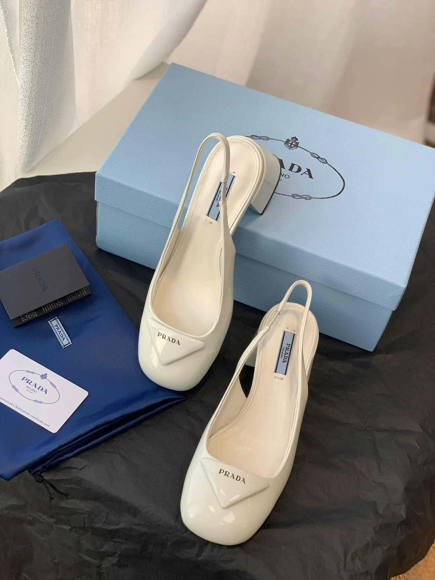 Туфли Prada - Туфли-мэри-джейн на низком каблуке от Prada - белые