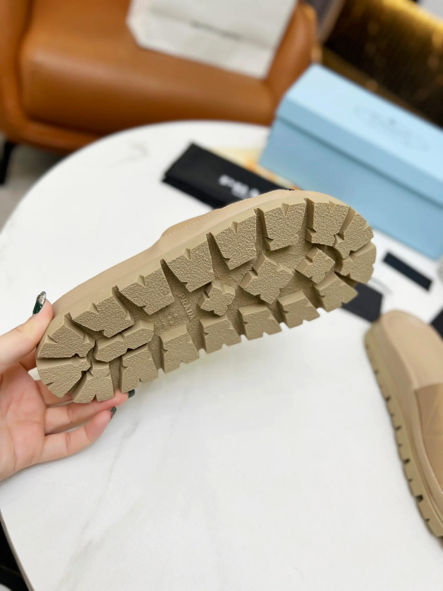 тапочки Prada