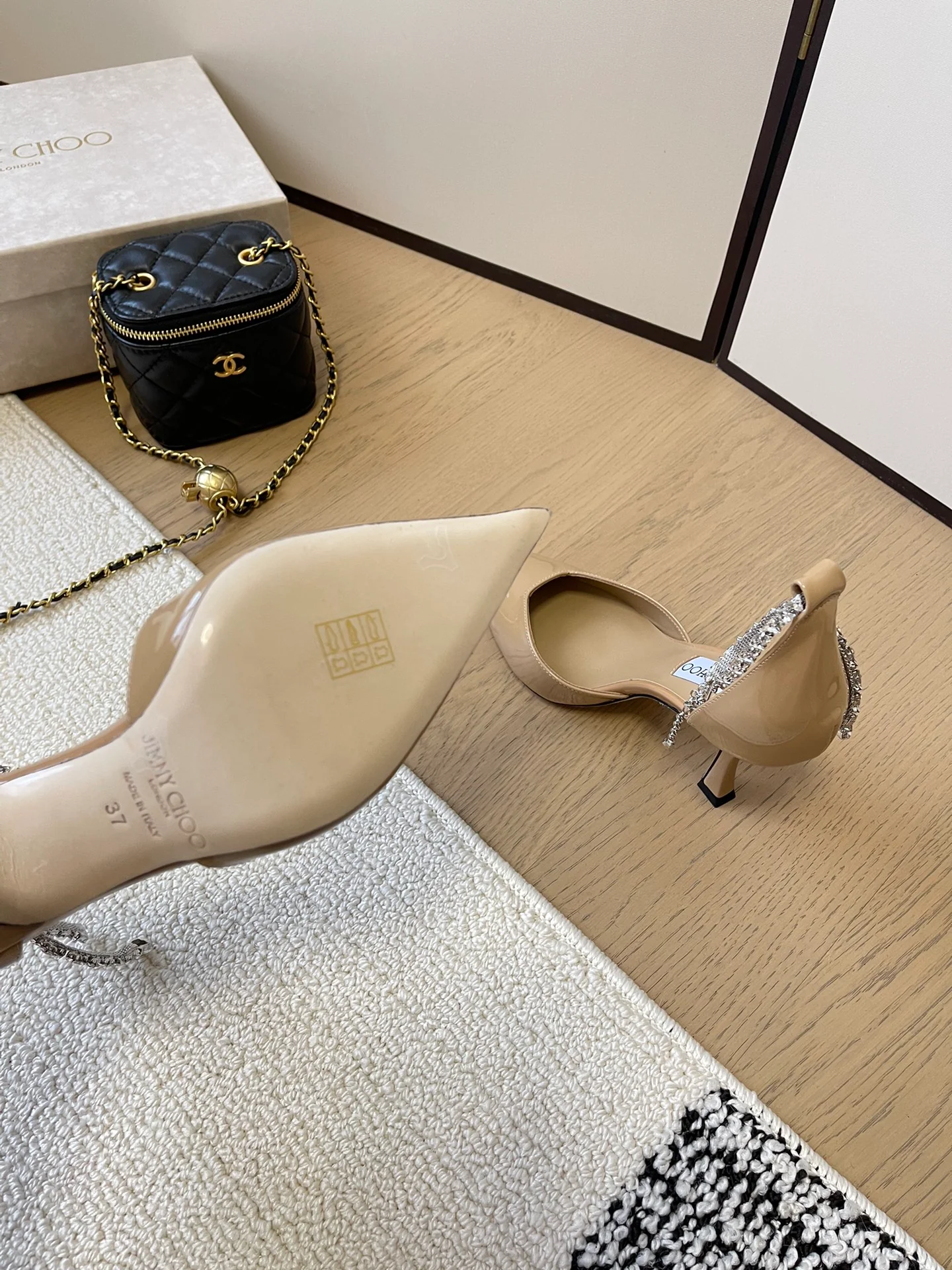 Босоножки на высоком каблуке с острым носком Jimmy 2024 - Кофейно-коричневые