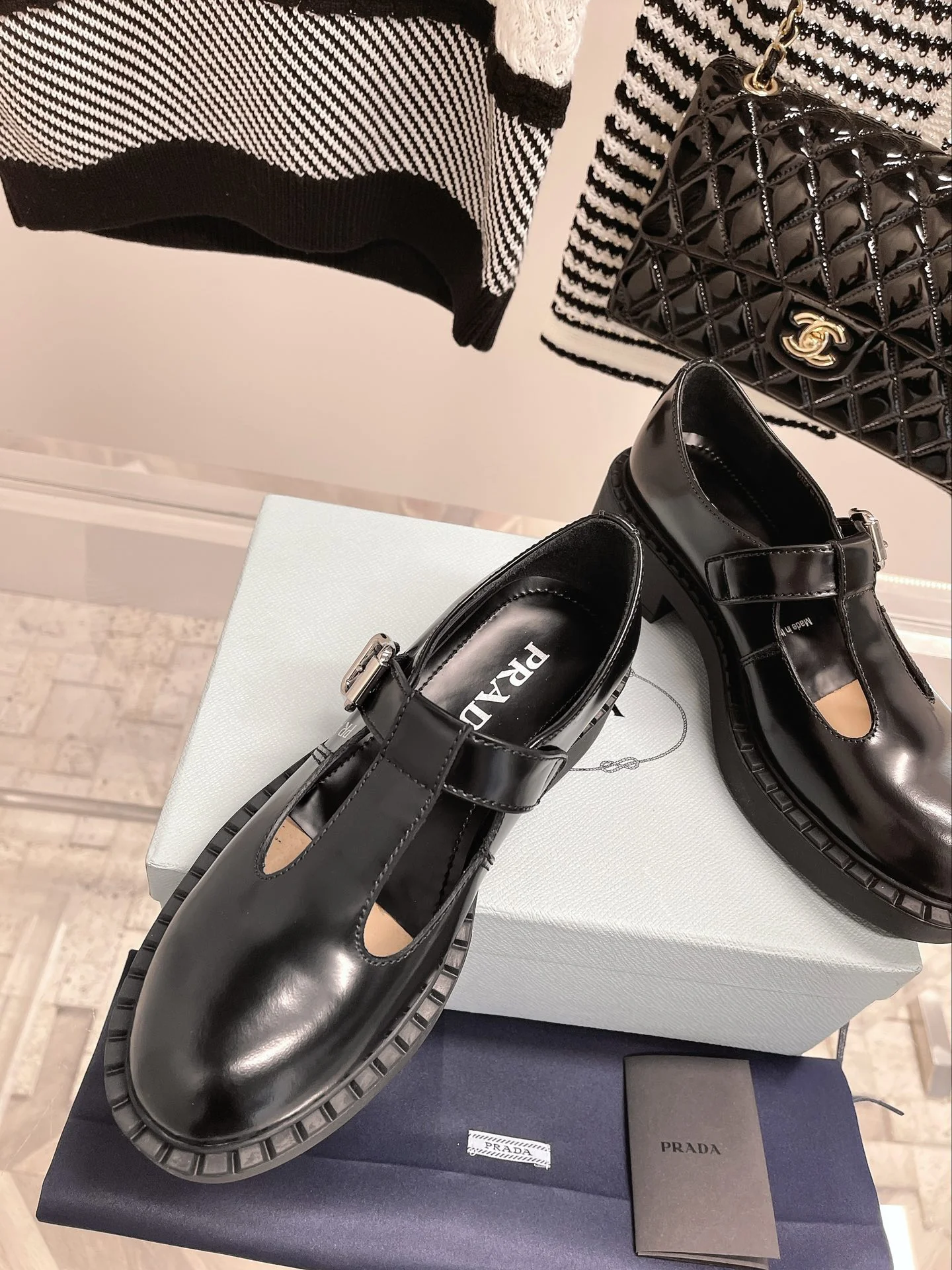 Новые лоферы Prada 2022 года - ажурная версия.