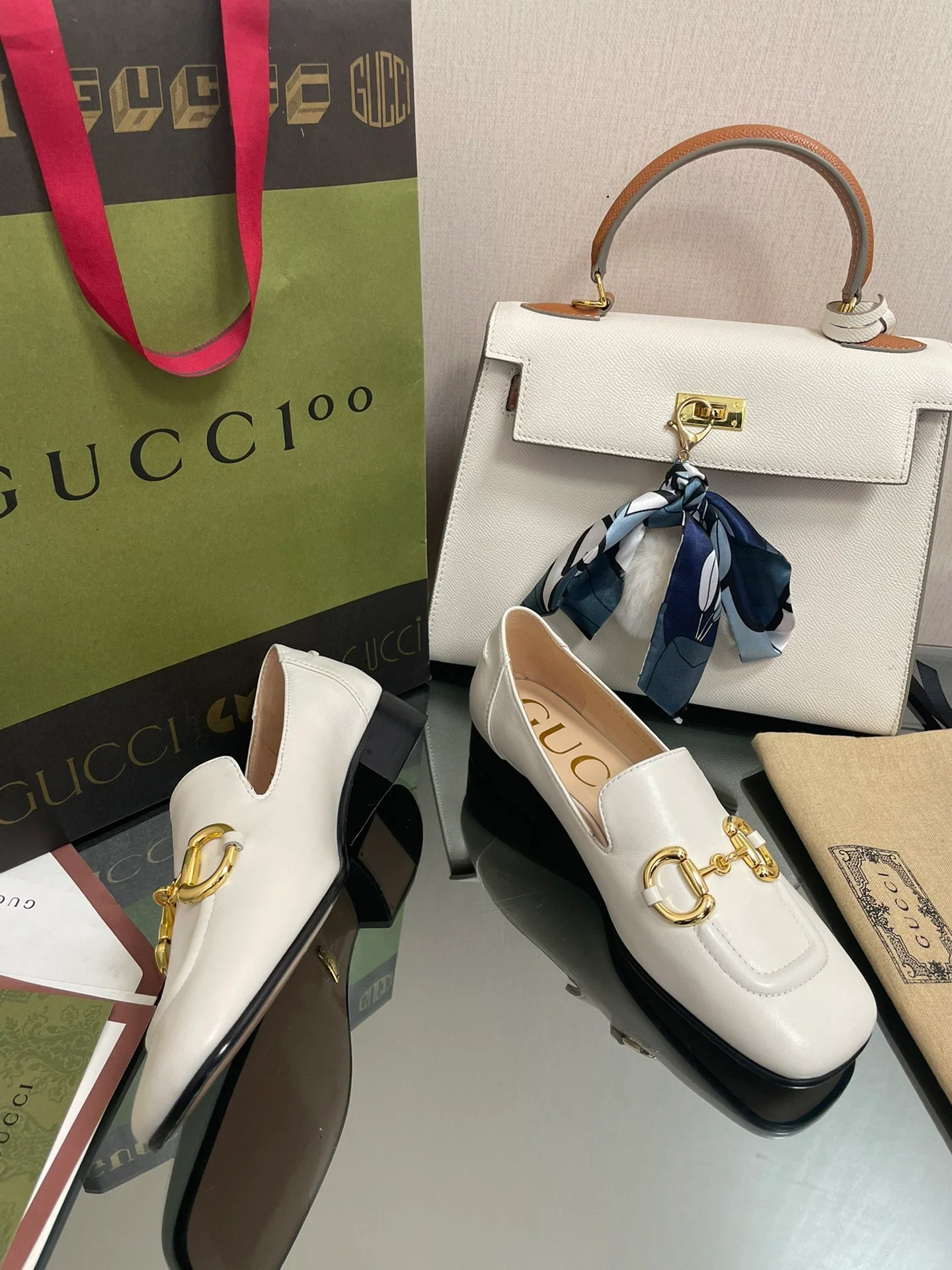 Новинка Gucci 2022 года - Лоферы с пряжкой 