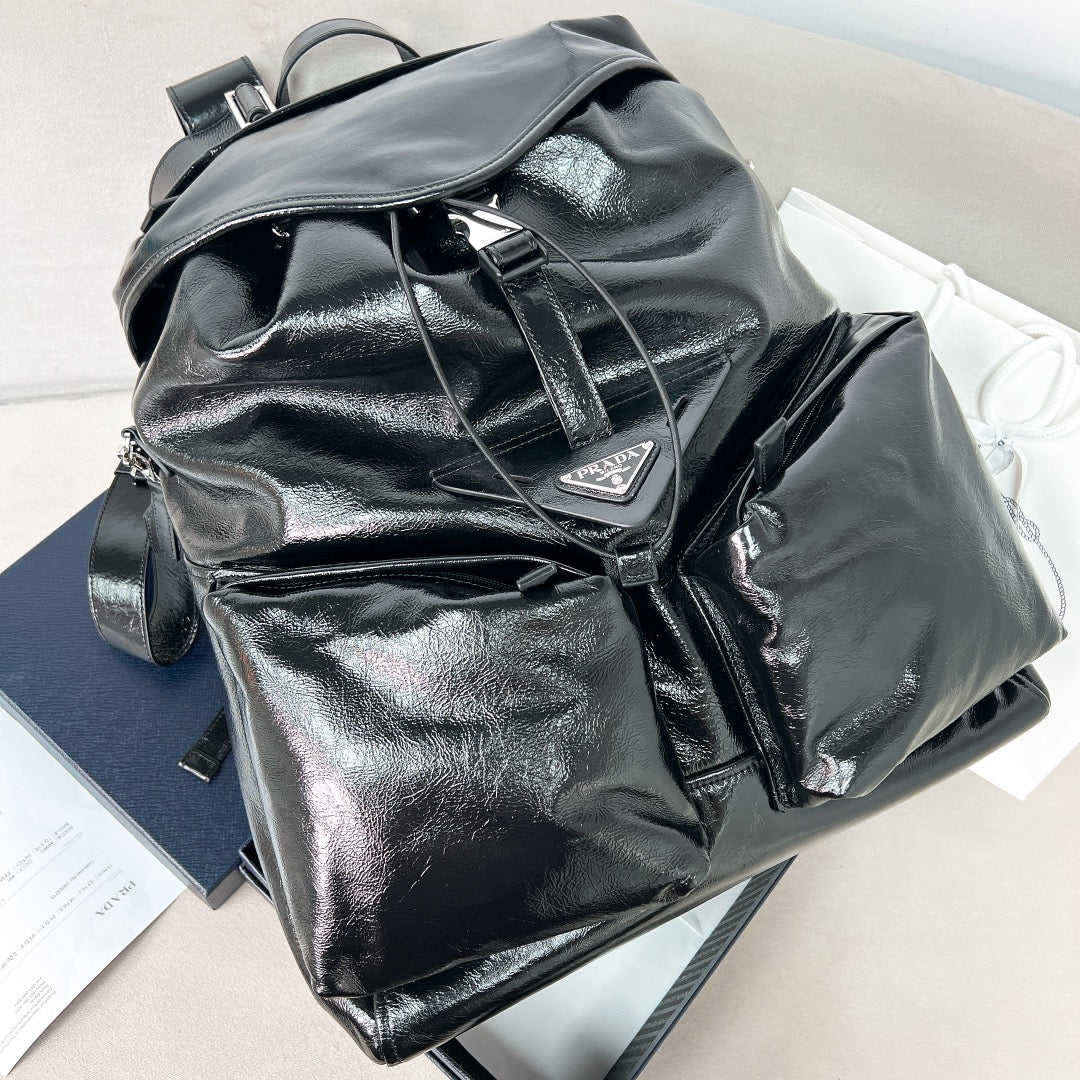 Рюкзак Prada 2VZ108, лакированная кожа, черный