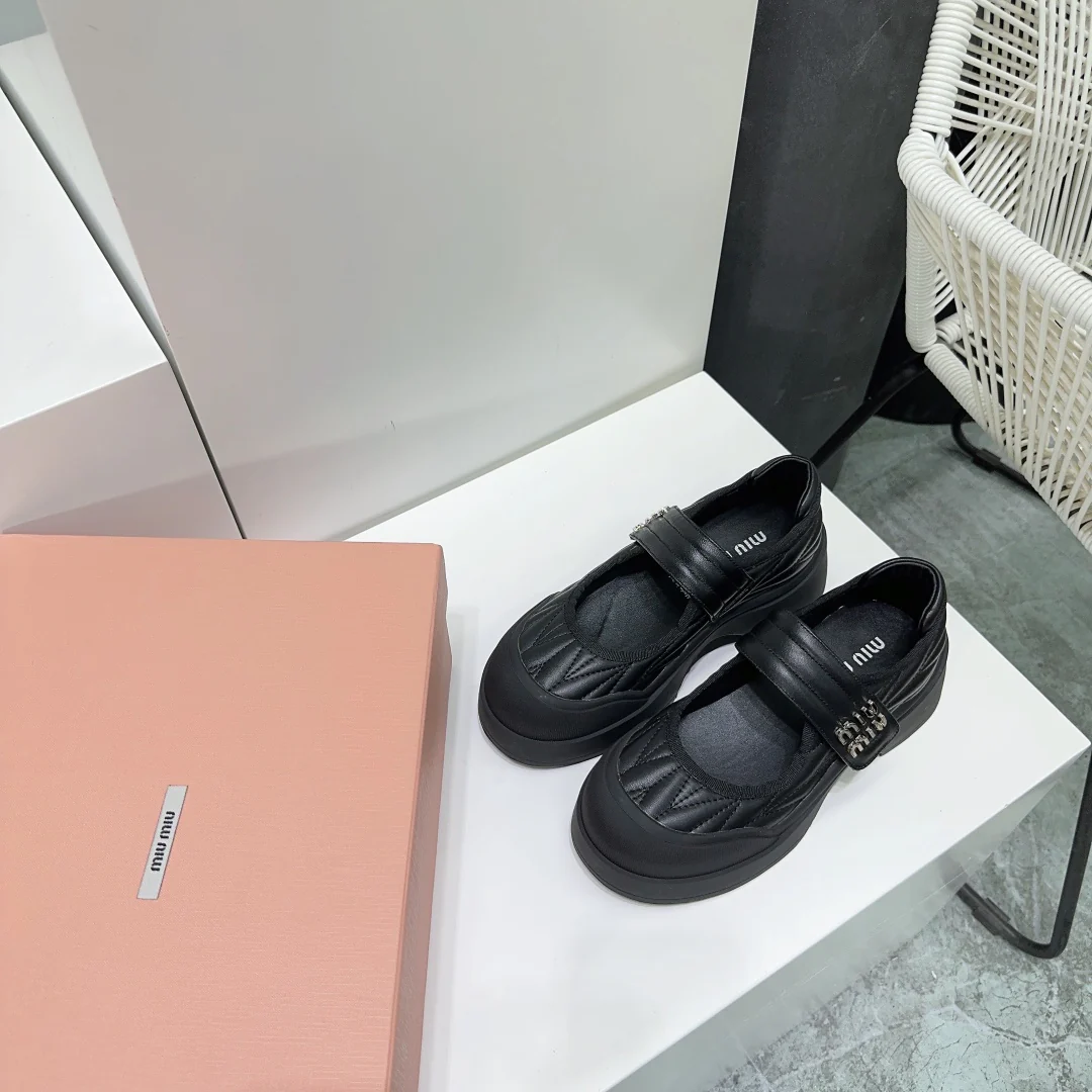 Новинка сезона осень/зима 2023 от Miu Miu - Туфли на платформе 