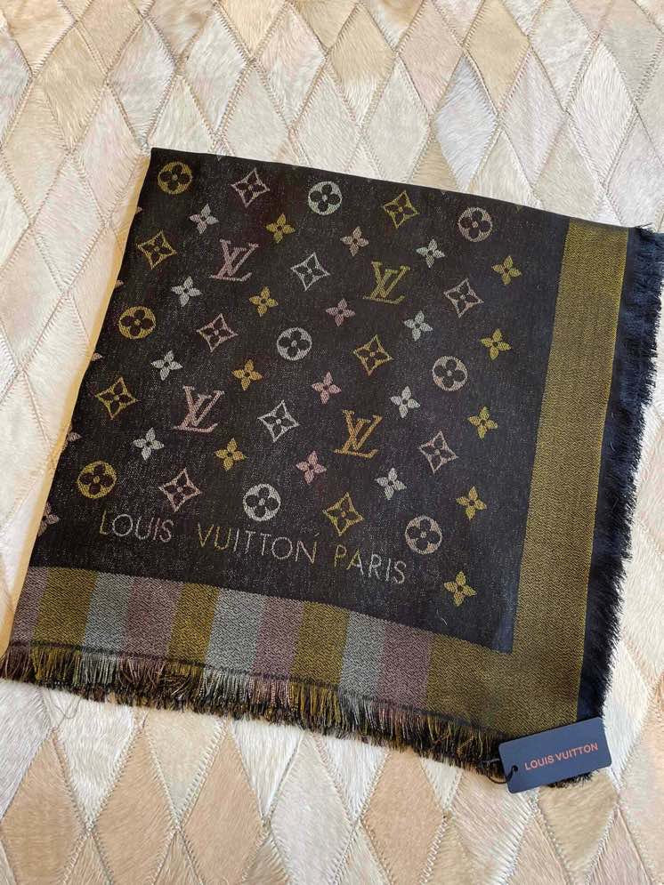 LV - Шерстяной платок с золотой подкладкой