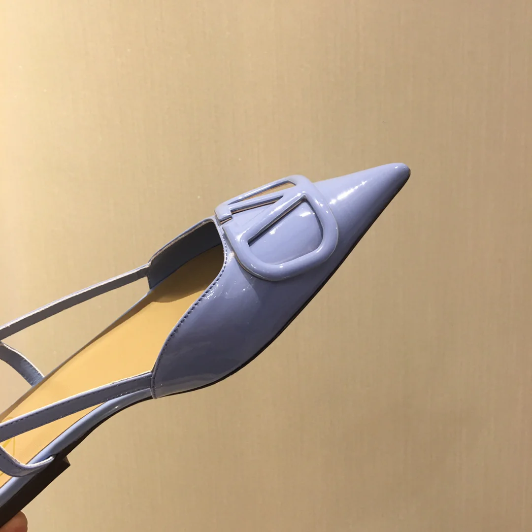 Лакированные сандалии Valentino с острым носком, синие.