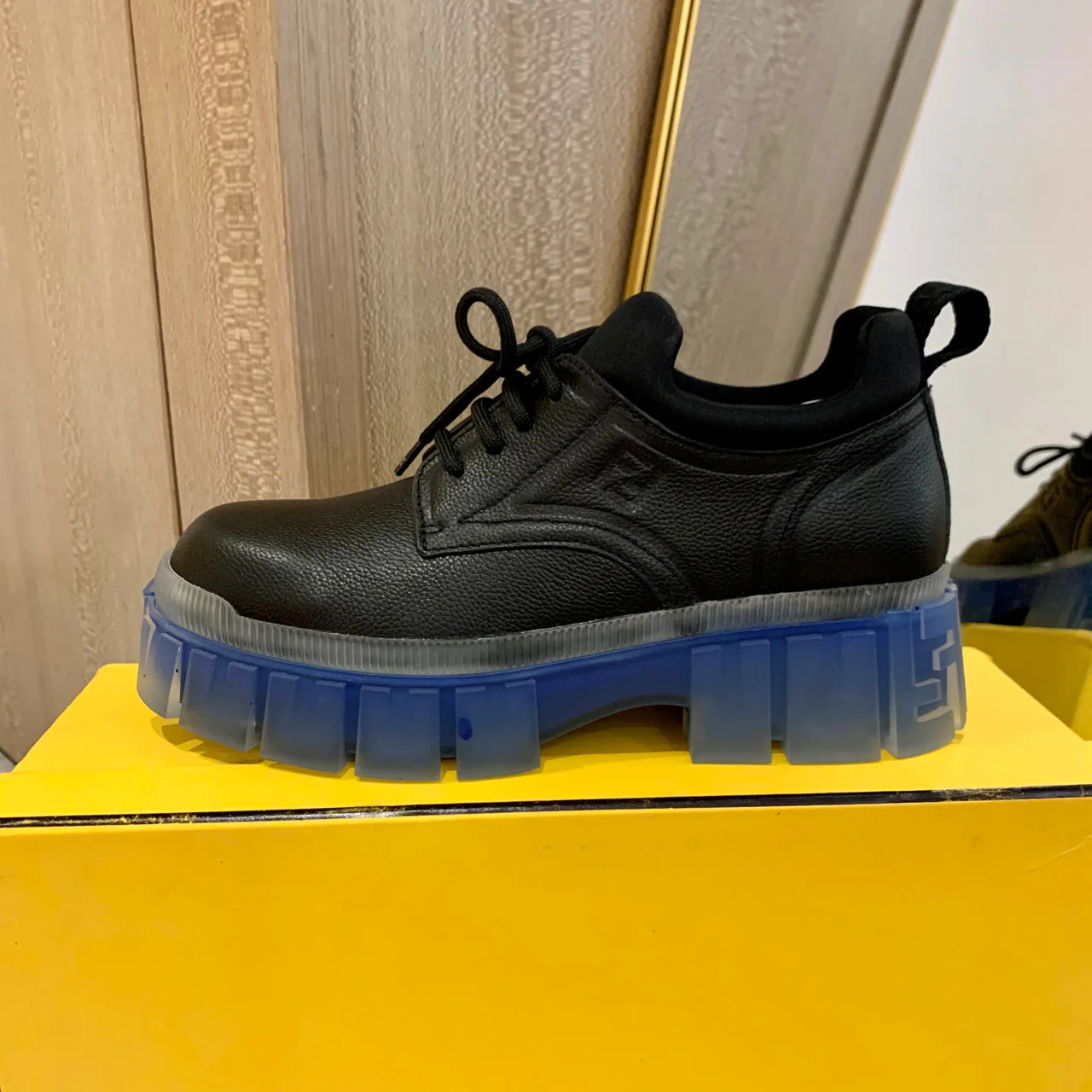 Ботинки Fendi на платформе со шнуровкой - черные