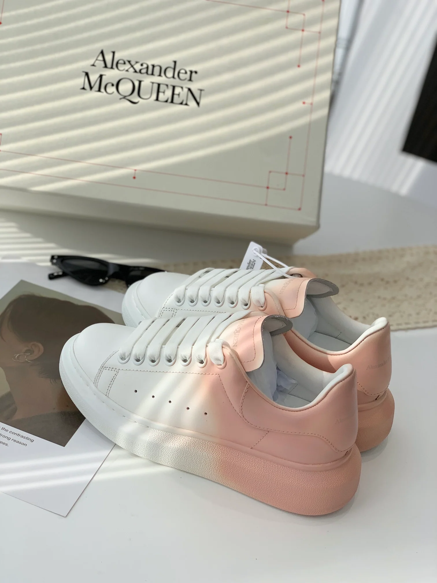 McQueen - Улучшенные классические белые кроссовки - Розовые