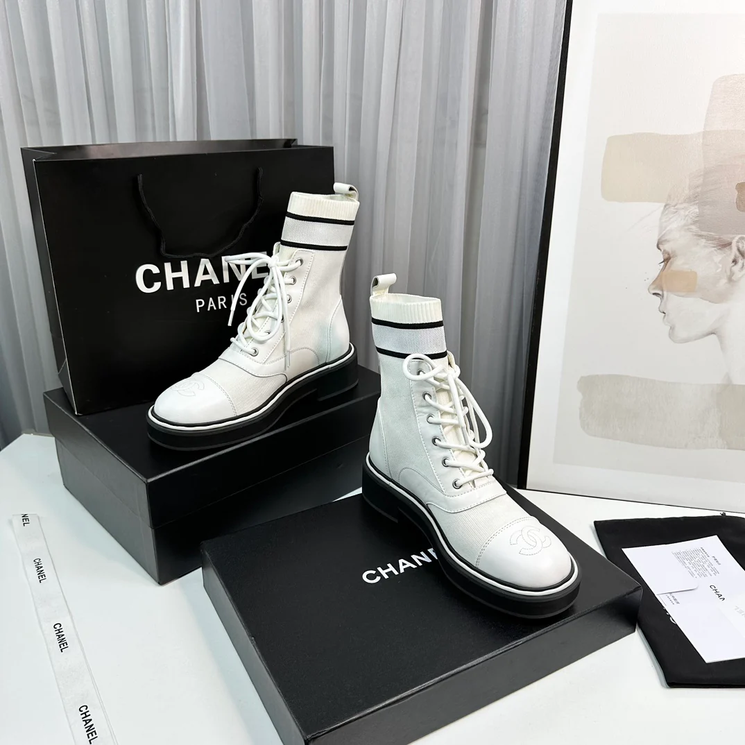 Новинка сезона осень/зима 2023 от Chanel - Ботильоны-носки - Белые
