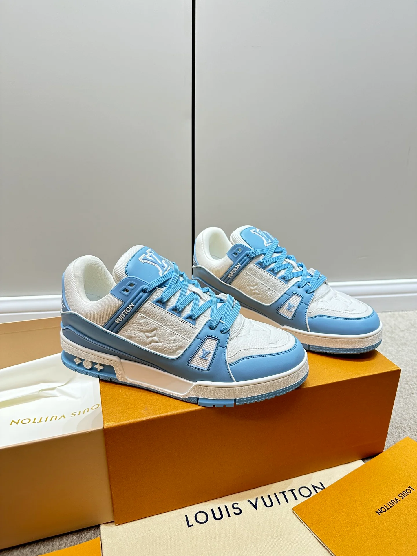 Кроссовки LV Trainer - бело-синие