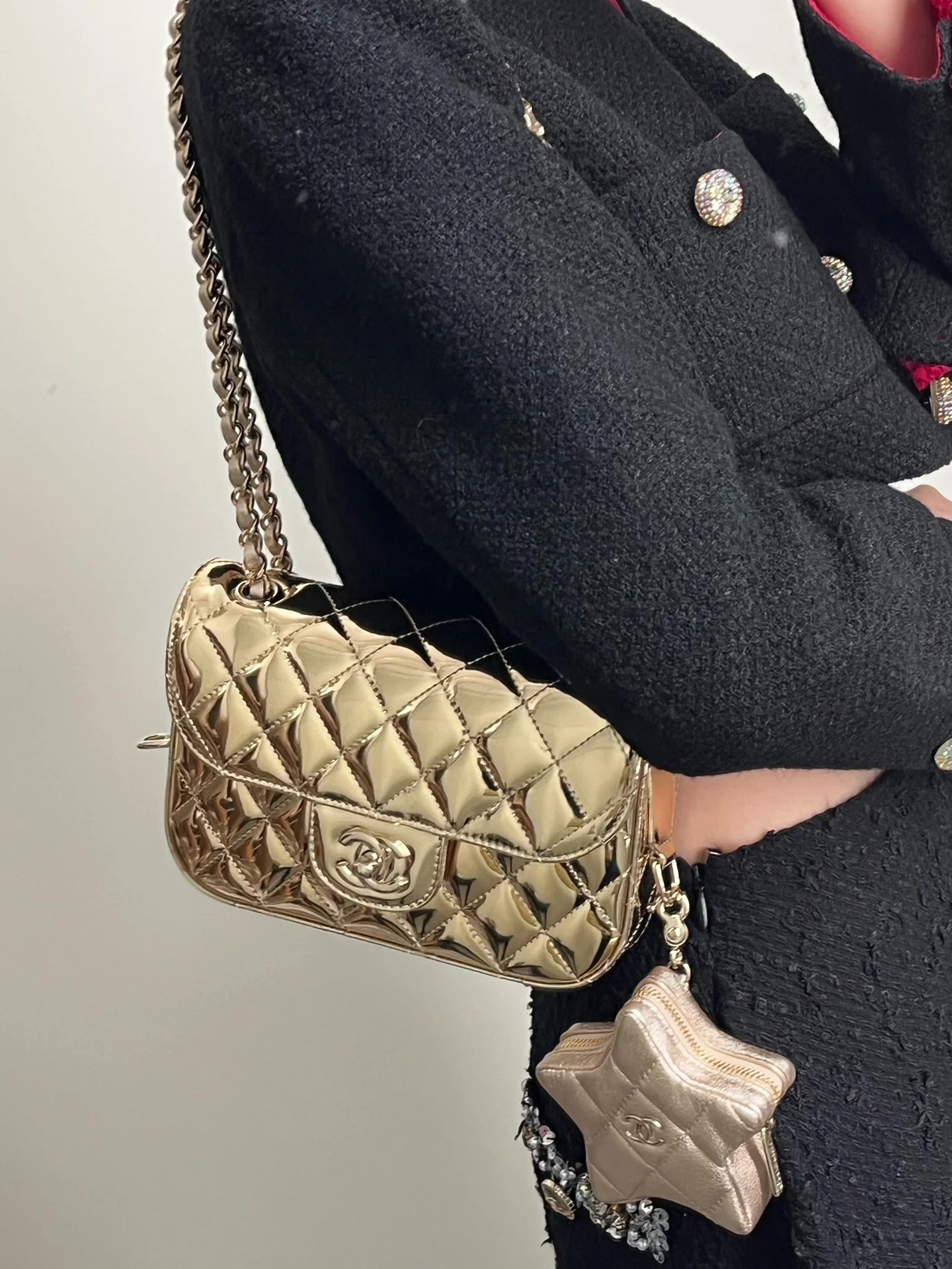 Весенняя коллекция Chanel 24c - Золотой кошелек для монет со звездным узором