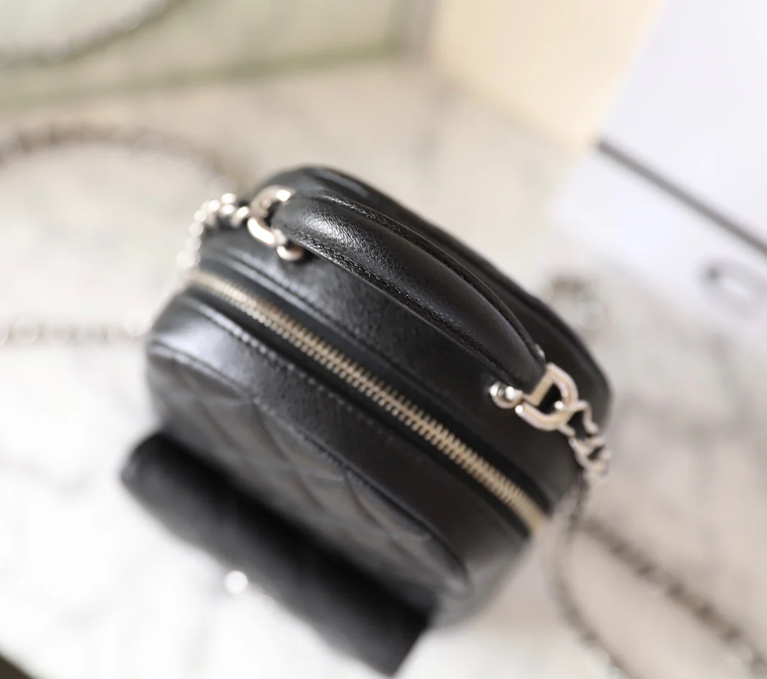 Chanel - Многофункциональный небольшой рюкзак - Черный с серебряной пряжкой