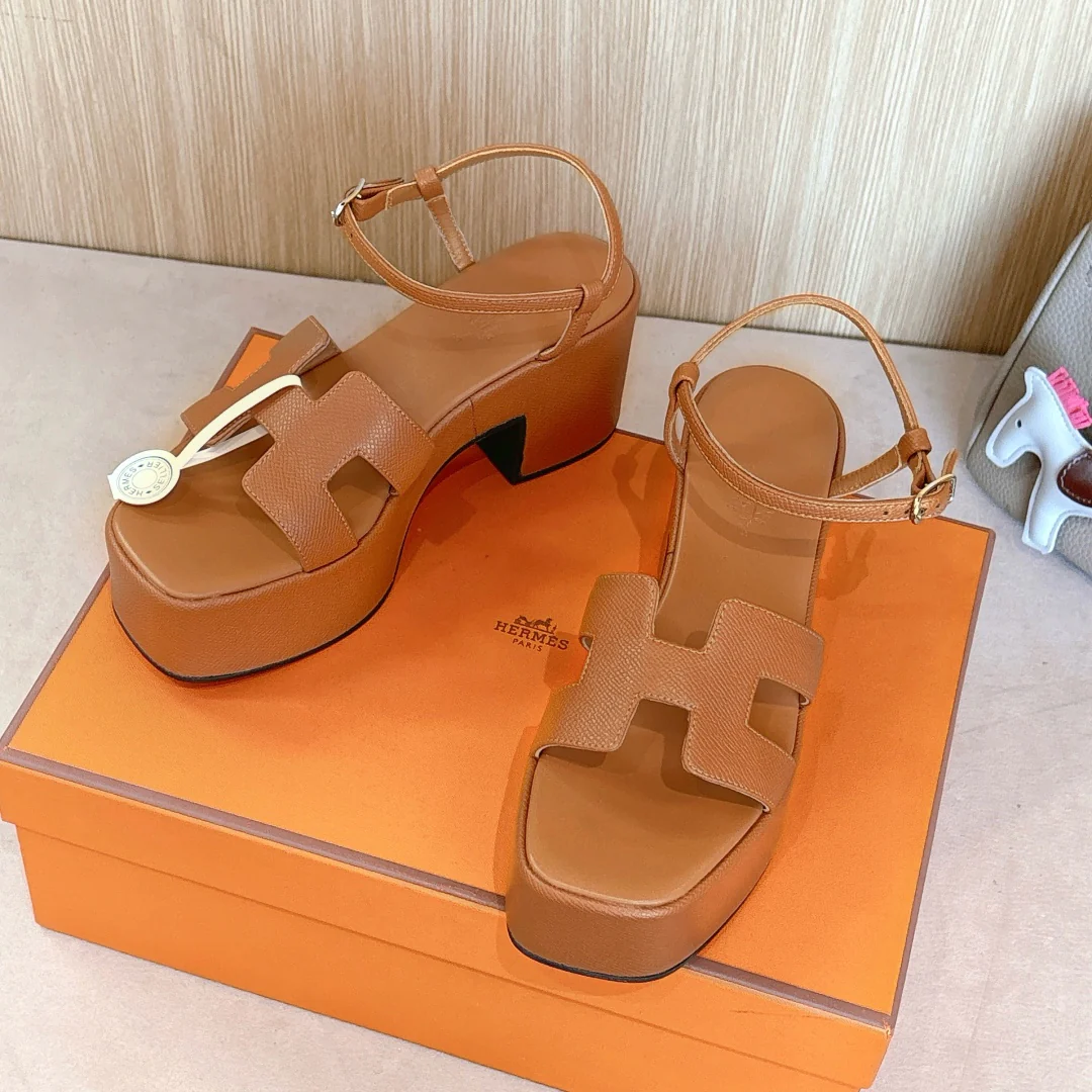 Босоножки на высоком каблуке Hermes Second Uncle 2024 из кожи, цвет ?кофе?.