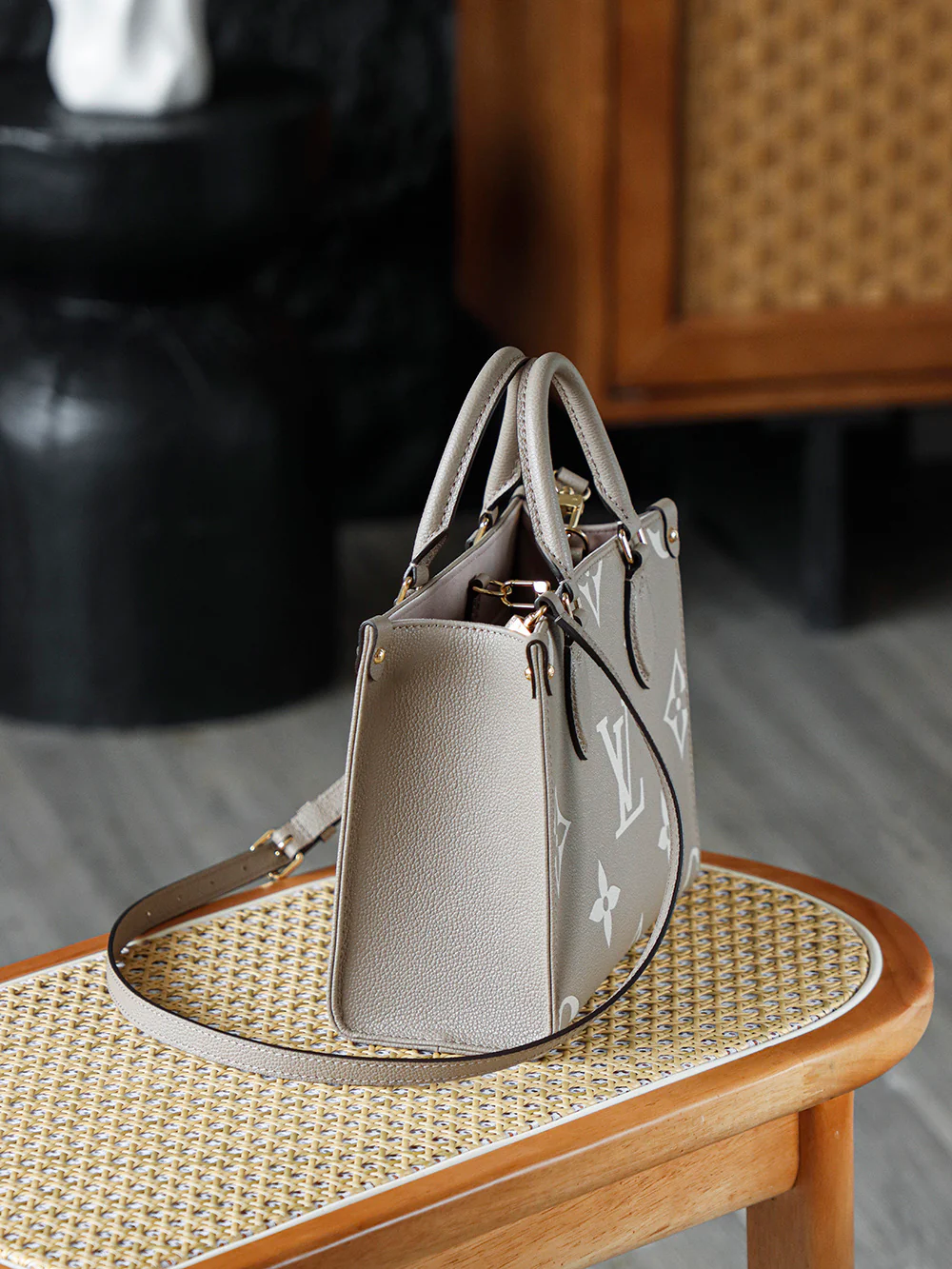 LV-m45779-onthego Маленький слоновий серый